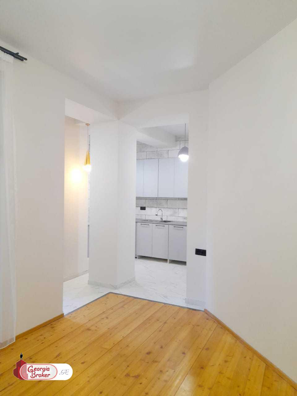 продается квартира с новым ремонтом 3-комнаты