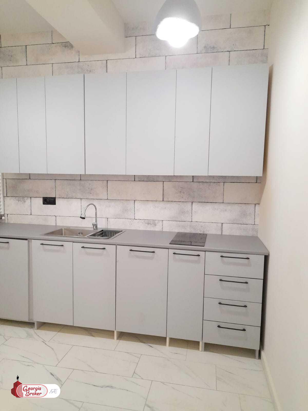 продается квартира с новым ремонтом 3-комнаты