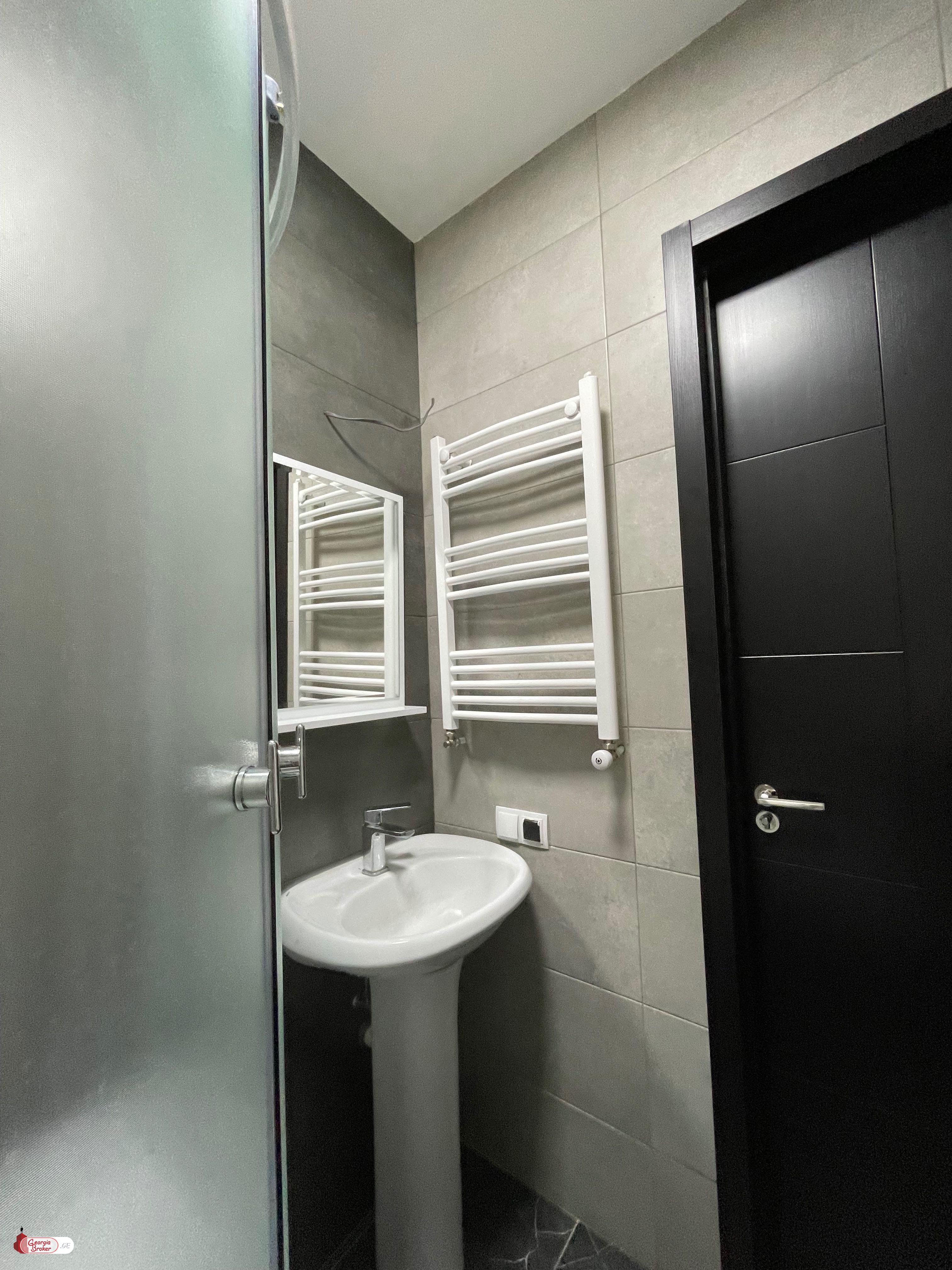 იყიდება ახალი გარემონტებული 3 ოთახიანი ბინა