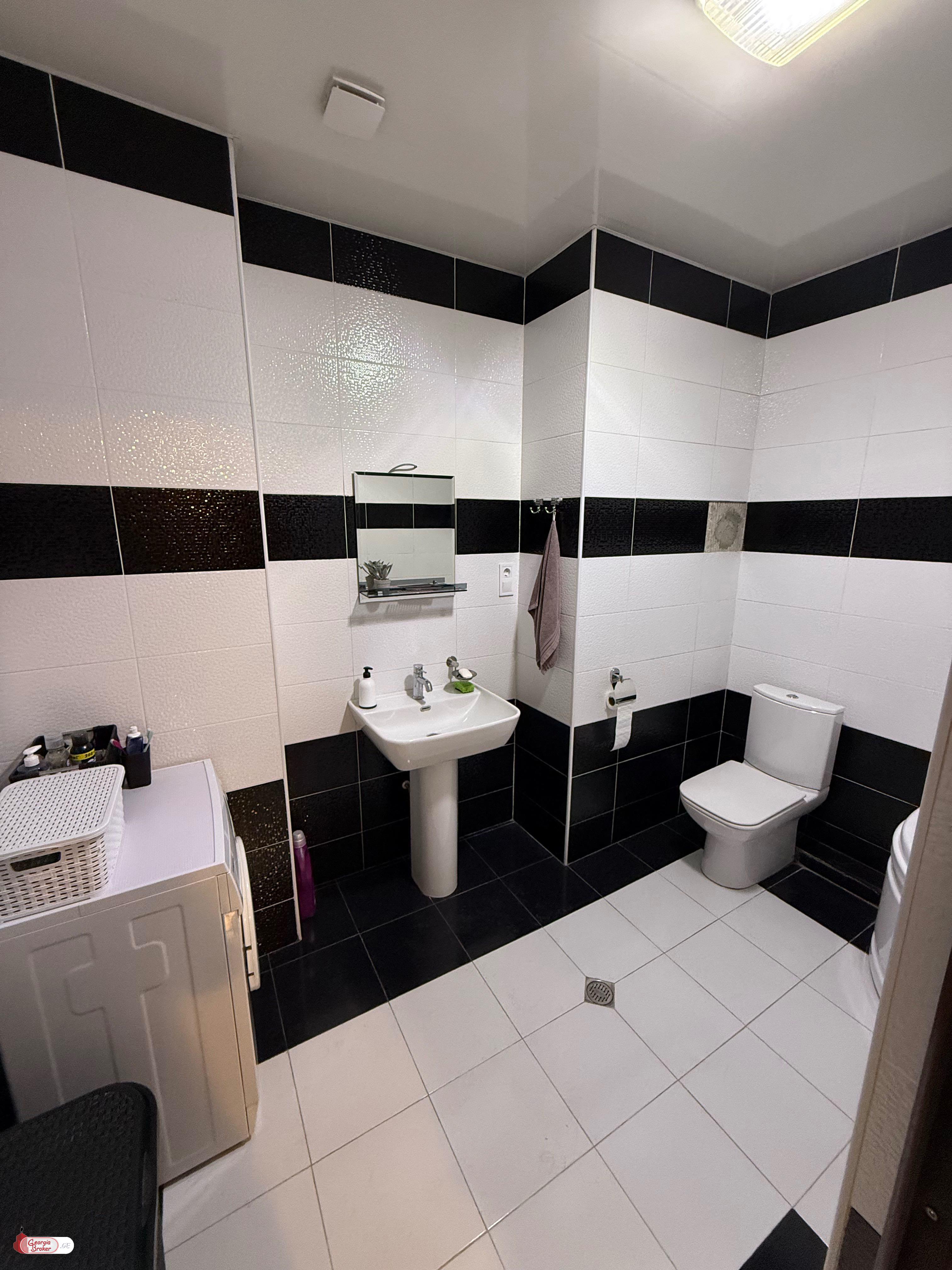 იყიდება ახალი გარემონტებული 4 ოთახიანი ბინა