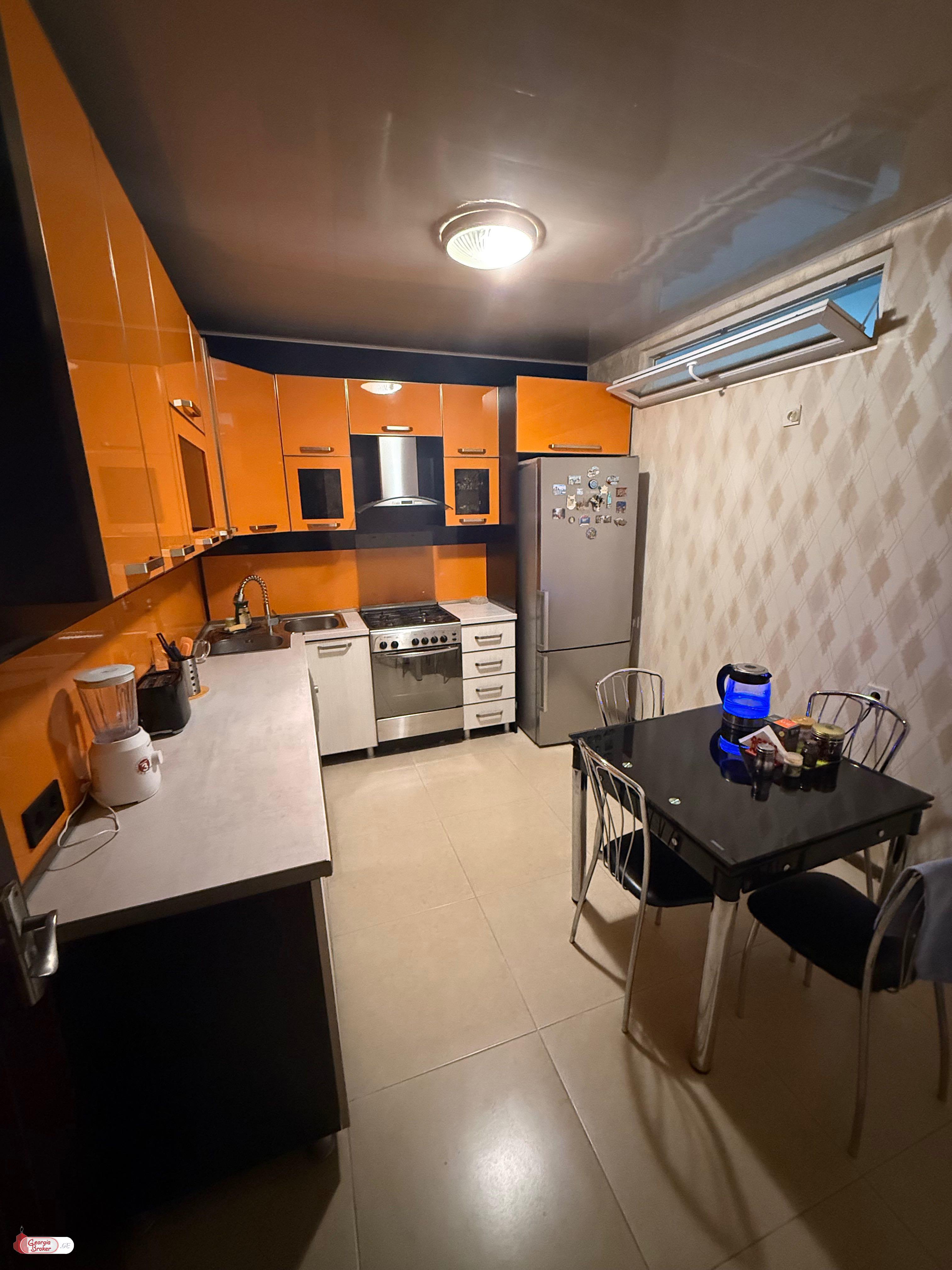 იყიდება ახალი გარემონტებული 4 ოთახიანი ბინა