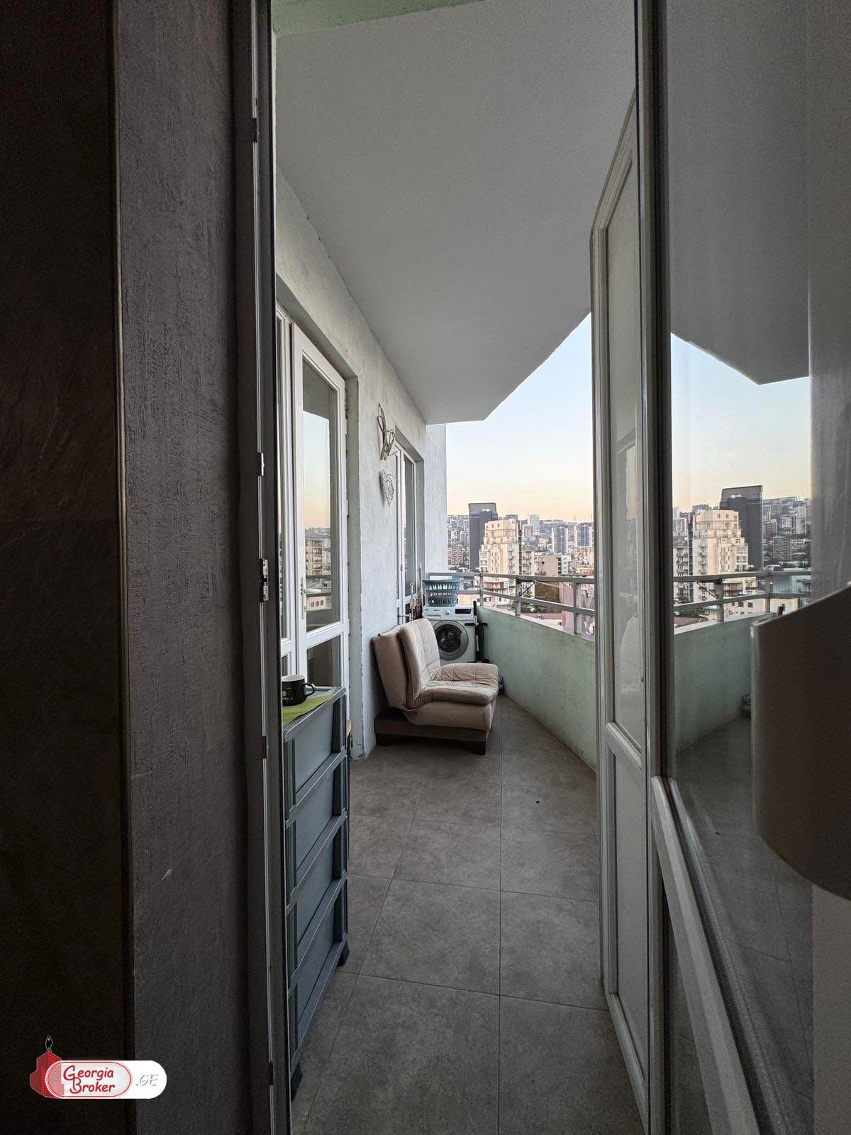 продается квартира с новым ремонтом 3-комнаты