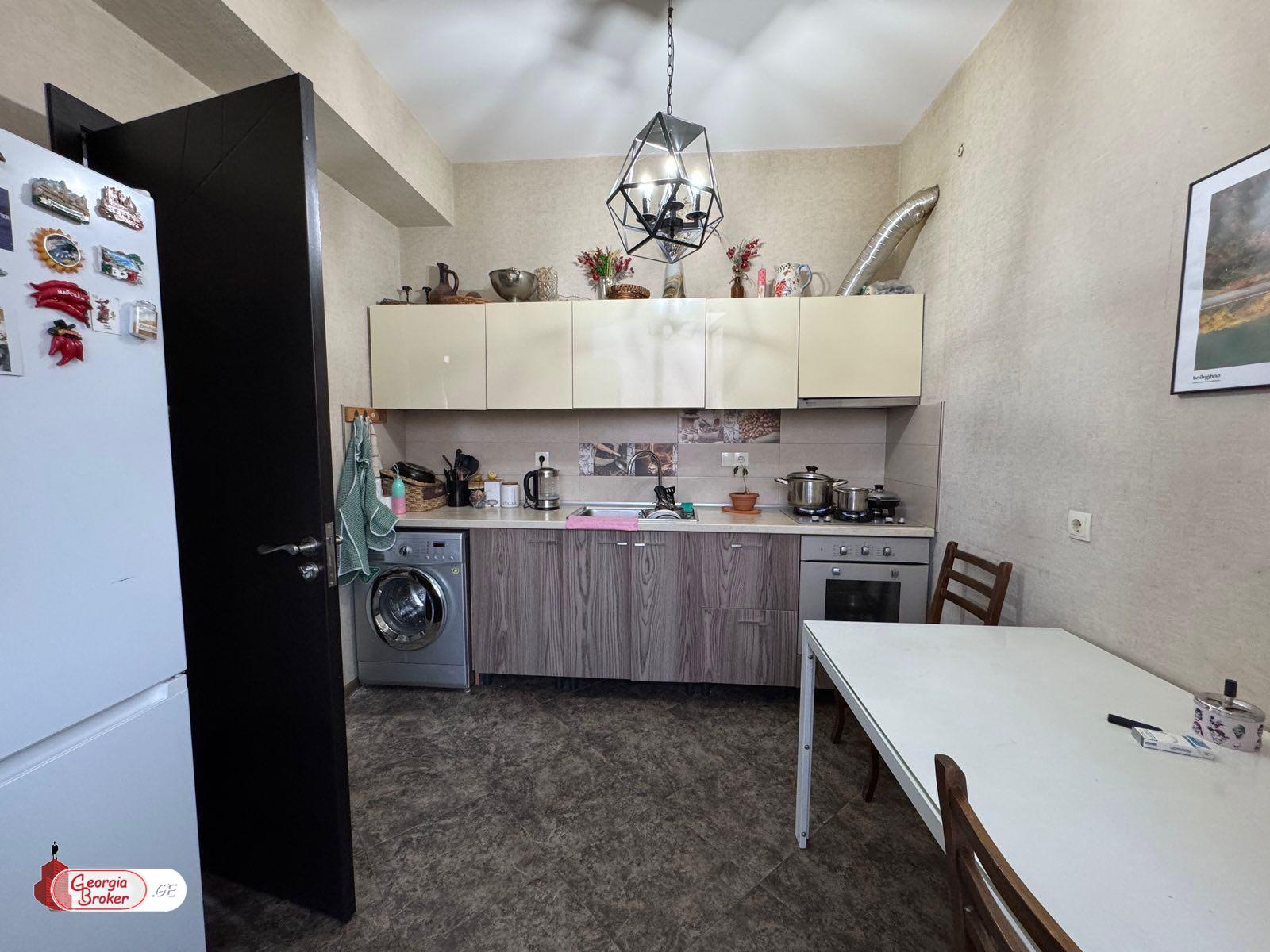 продается квартира с новым ремонтом 3-комнаты