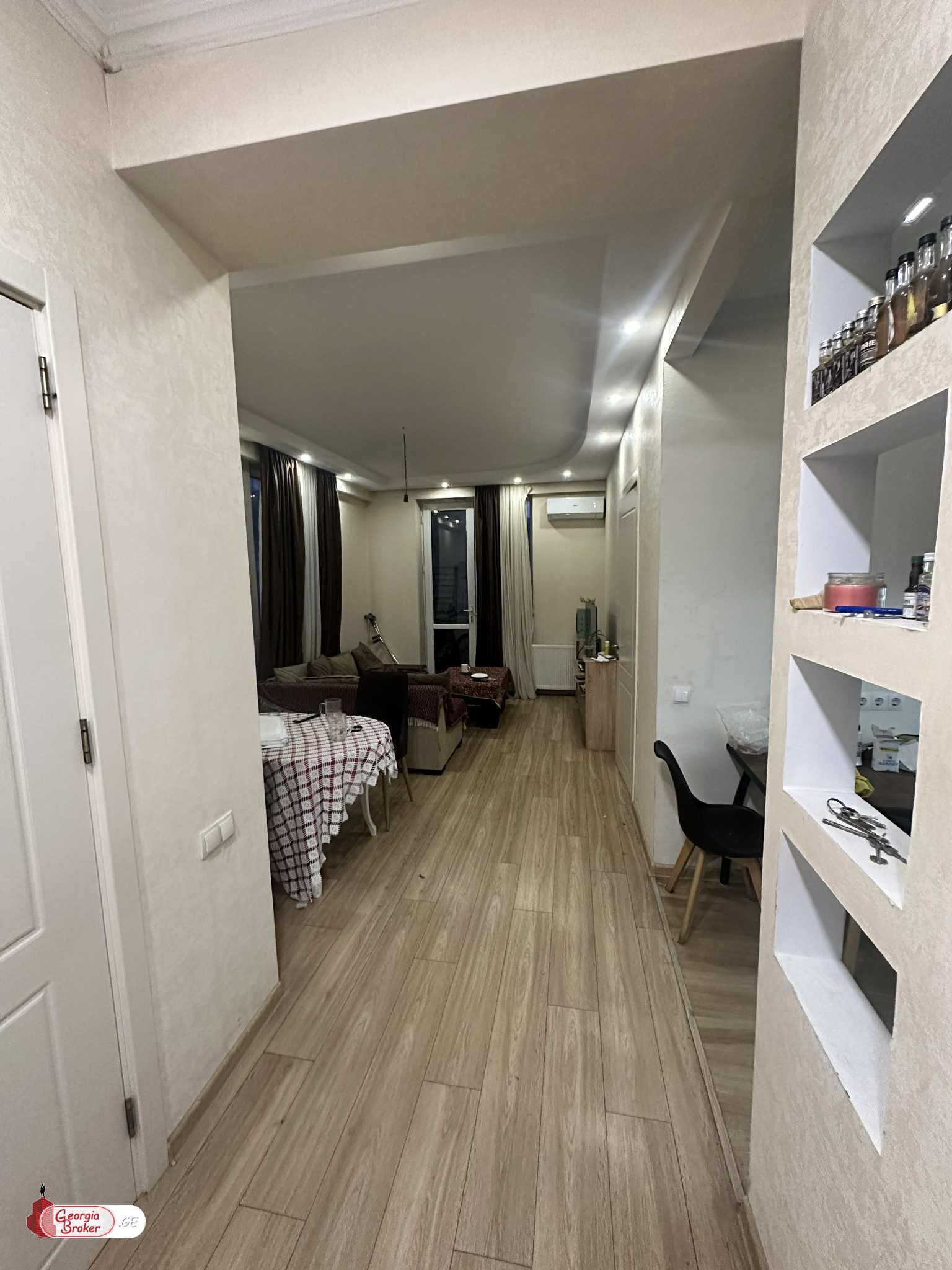 продается квартира с новым ремонтом 3-комнаты