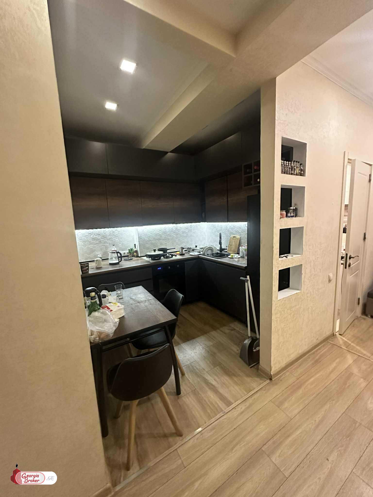 продается квартира с новым ремонтом 3-комнаты