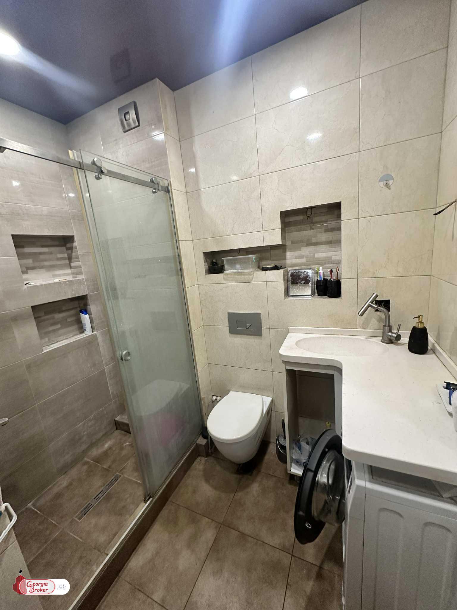 продается квартира с новым ремонтом 3-комнаты