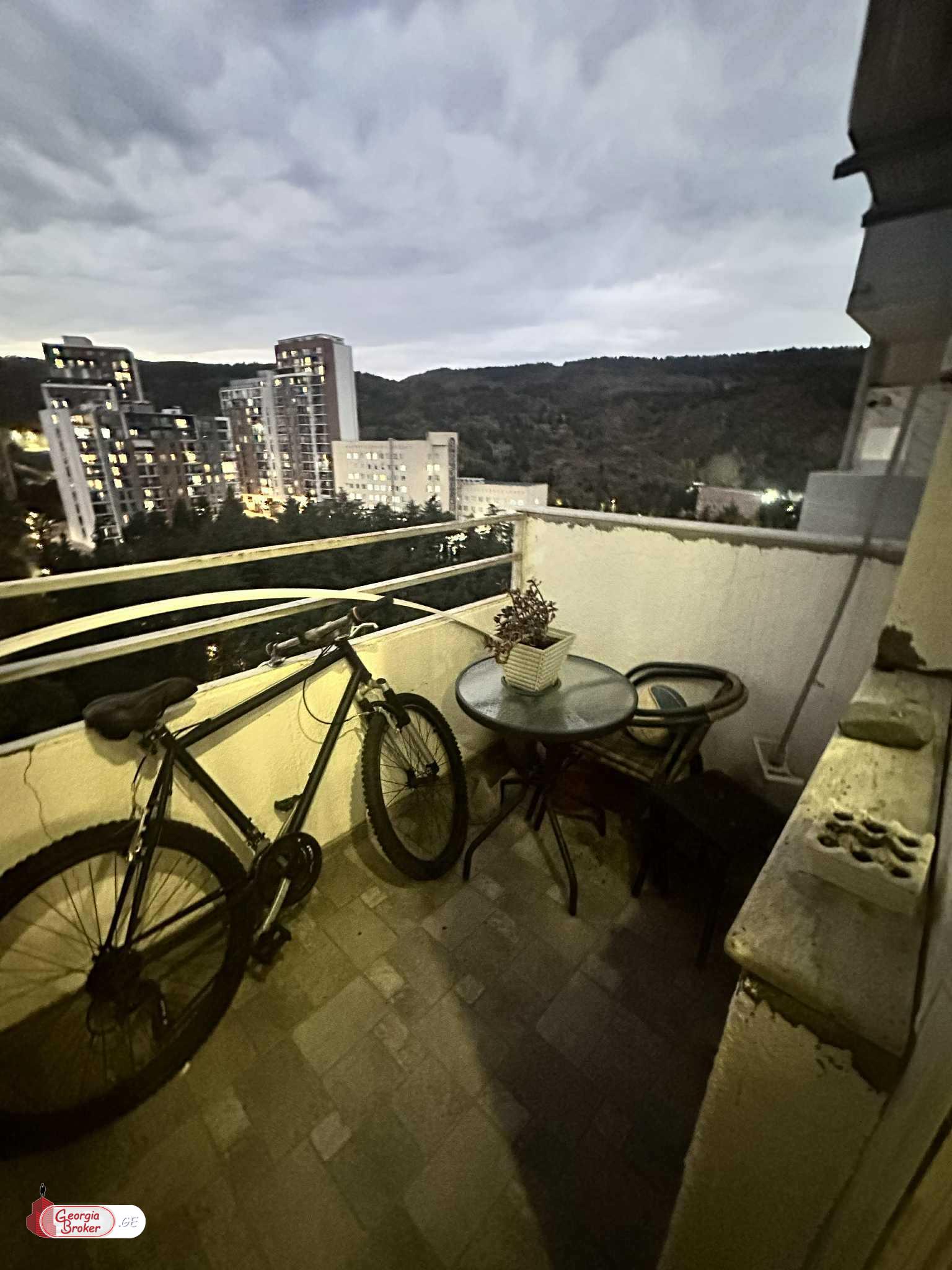 продается квартира с новым ремонтом 3-комнаты