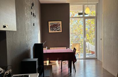 продается квартира с новым ремонтом 3-комнаты