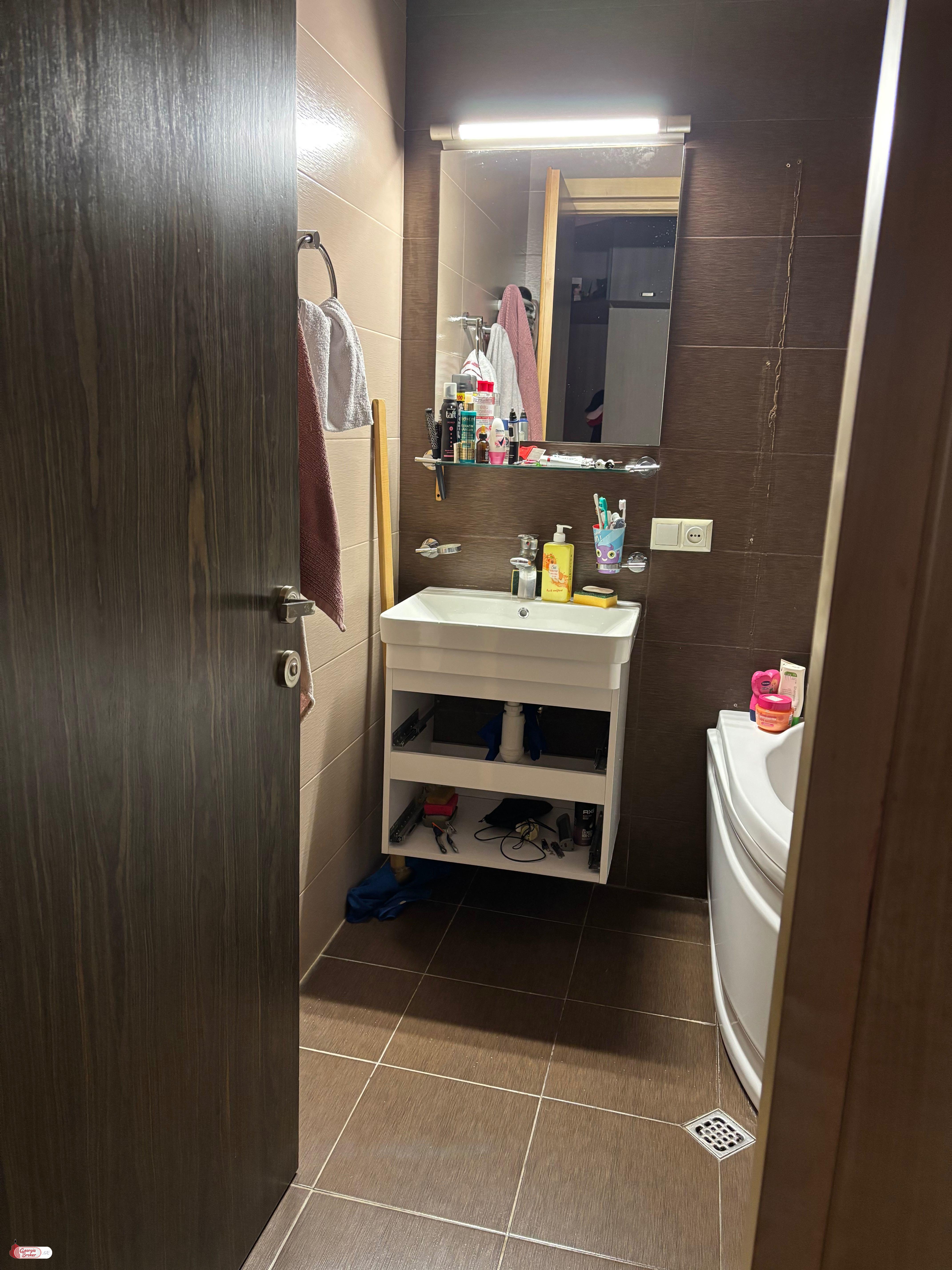 იყიდება ახალი გარემონტებული 3 ოთახიანი ბინა