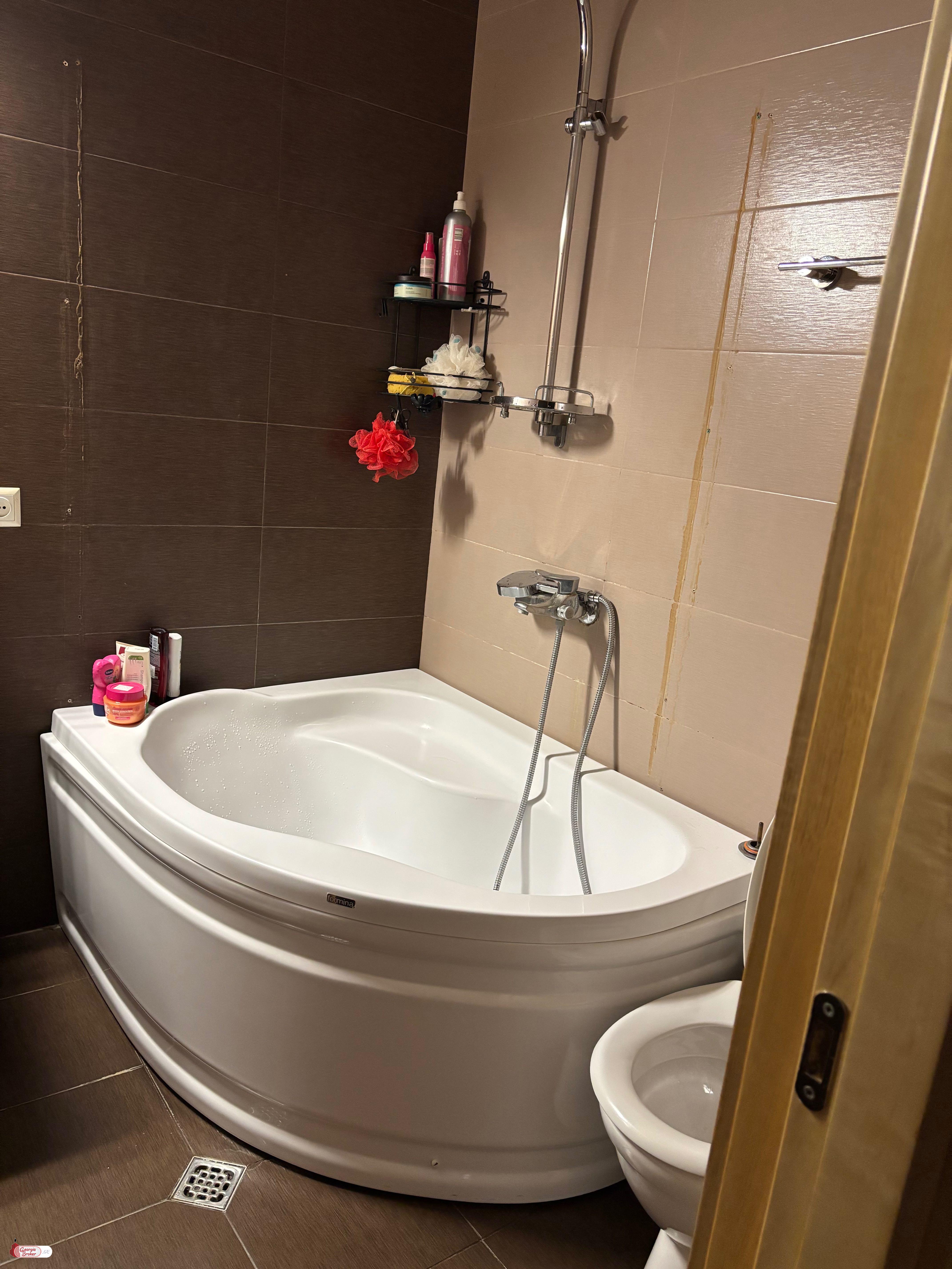 იყიდება ახალი გარემონტებული 3 ოთახიანი ბინა