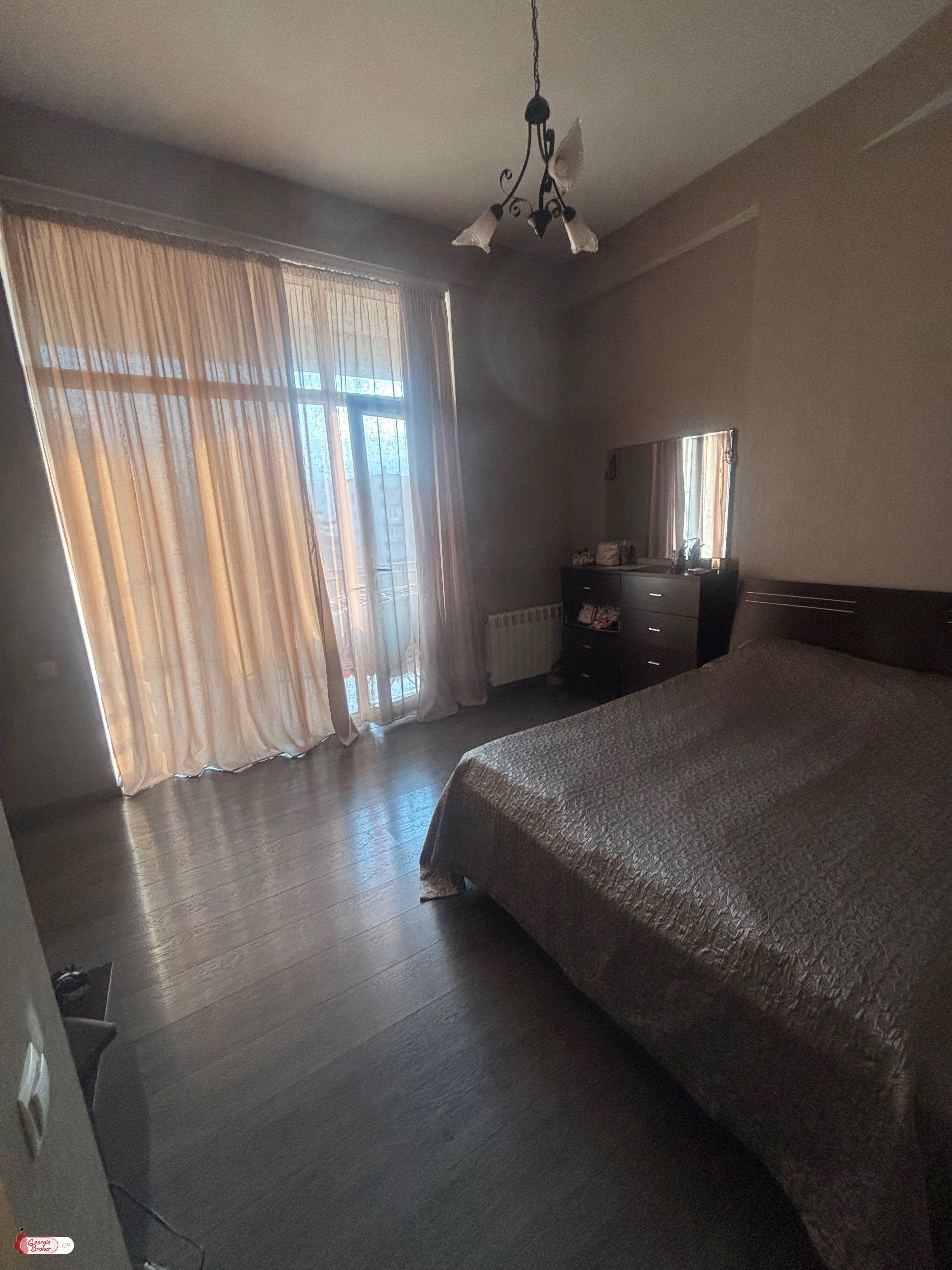 იყიდება ახალი გარემონტებული 3 ოთახიანი ბინა