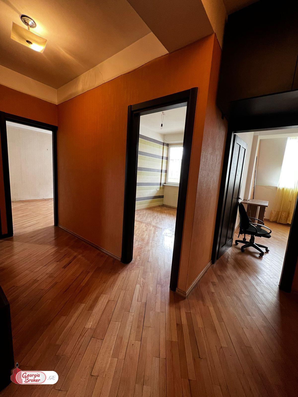 продается квартира с новым ремонтом 3-комнаты