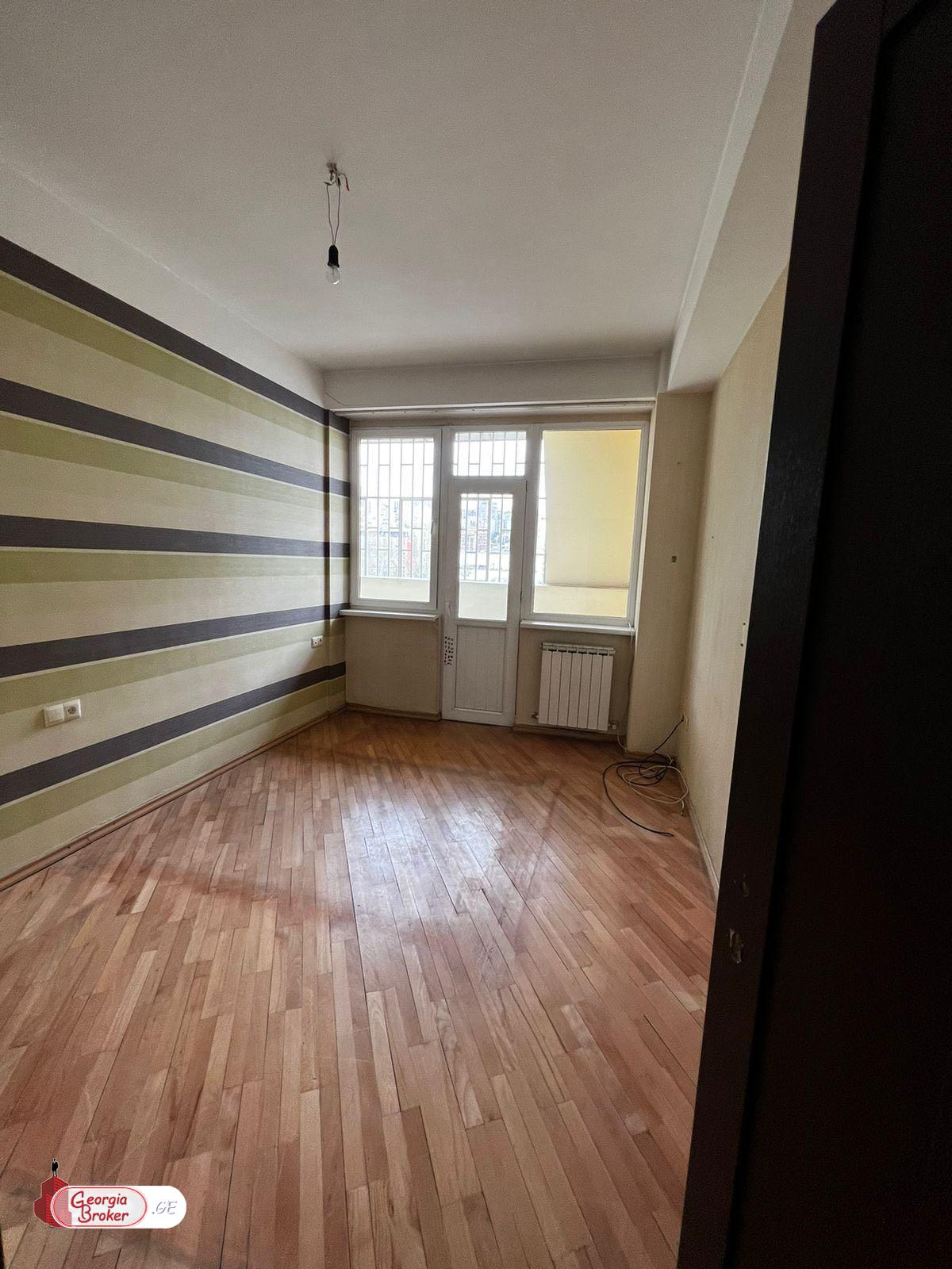 продается квартира с новым ремонтом 3-комнаты