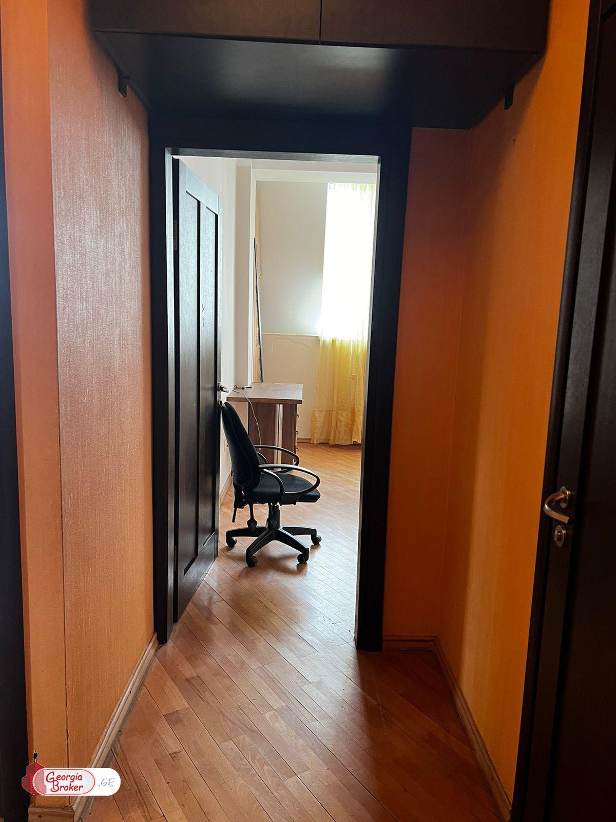 продается квартира с новым ремонтом 3-комнаты