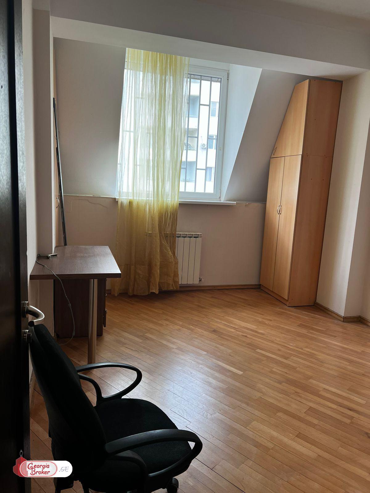 продается квартира с новым ремонтом 3-комнаты