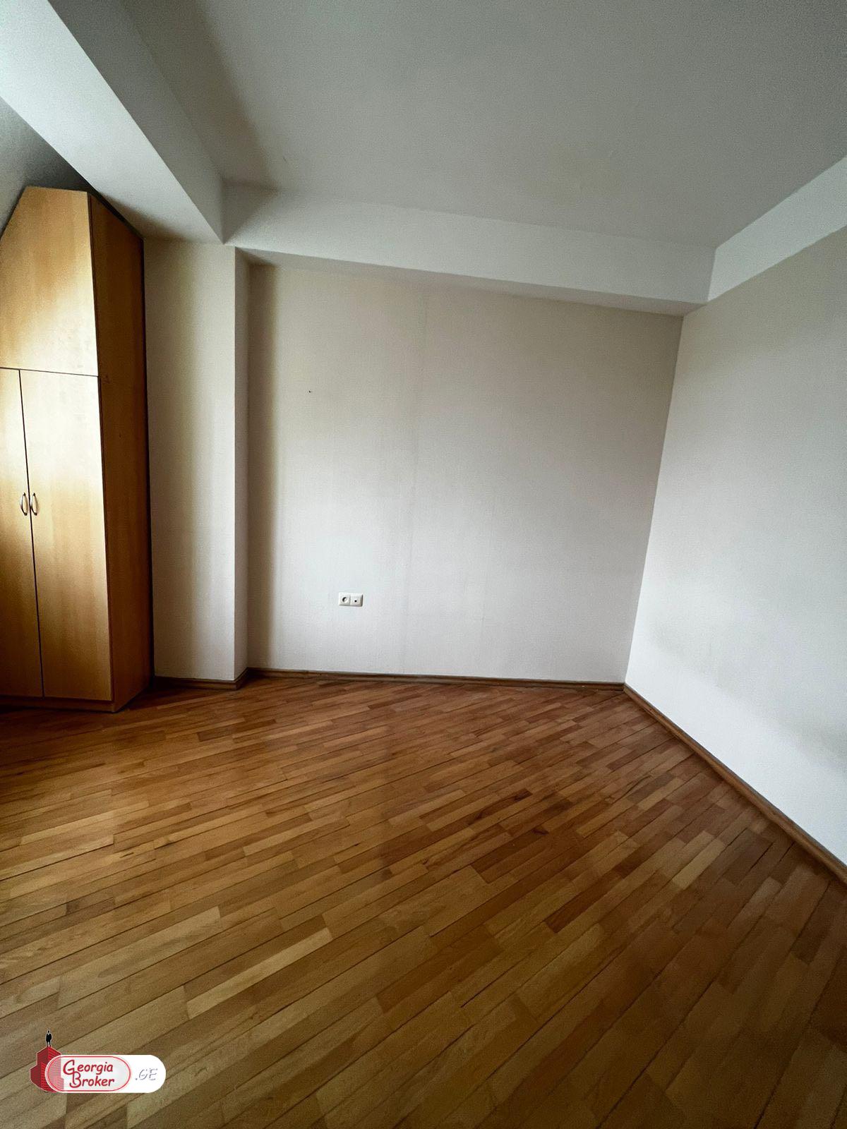 продается квартира с новым ремонтом 3-комнаты