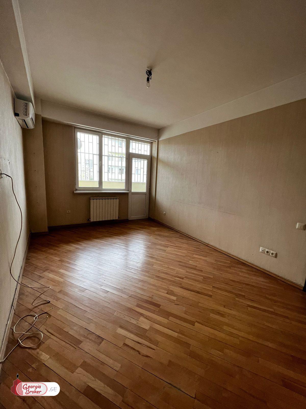 продается квартира с новым ремонтом 3-комнаты