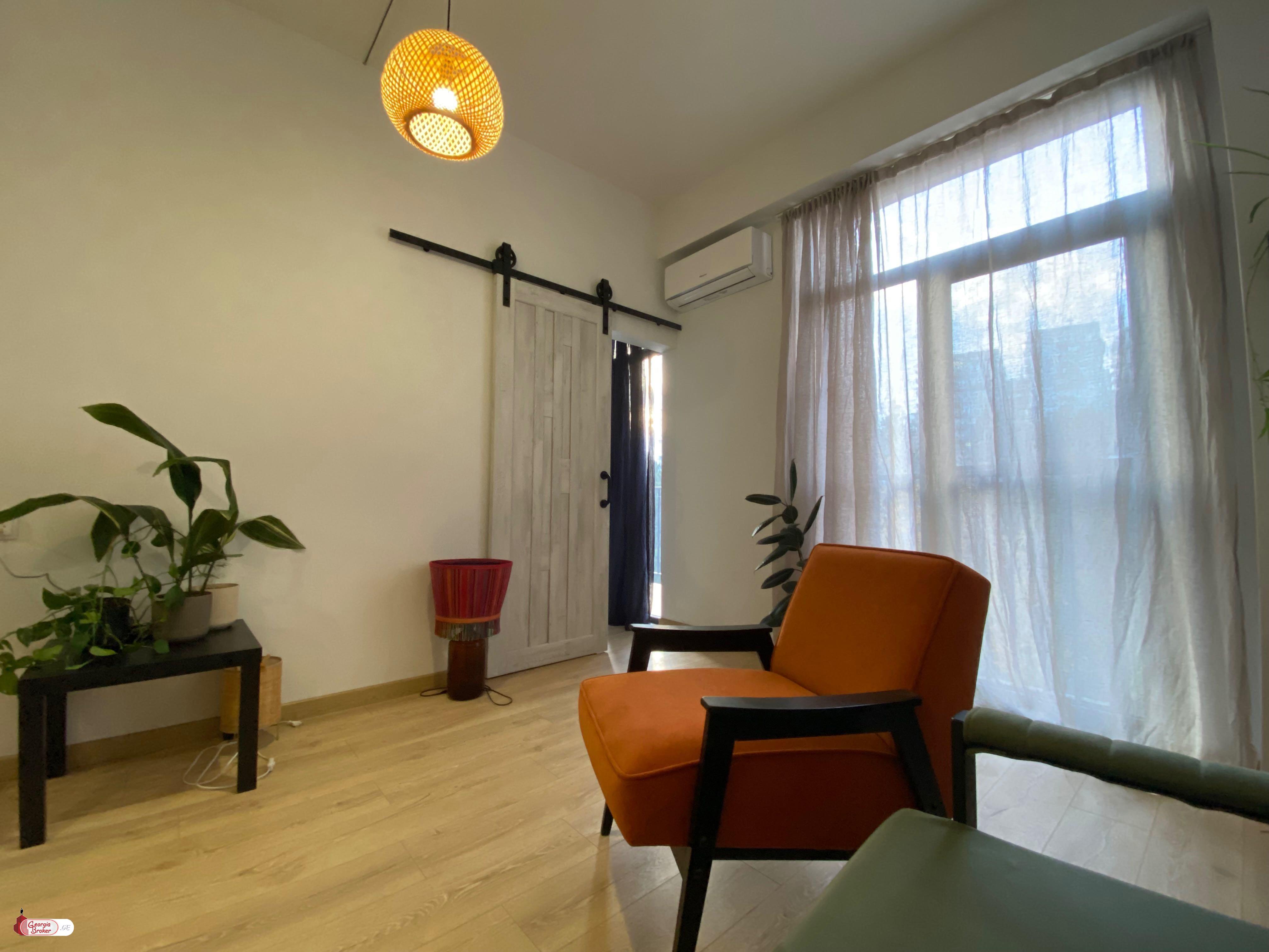 продается квартира с новым ремонтом 3-комнаты