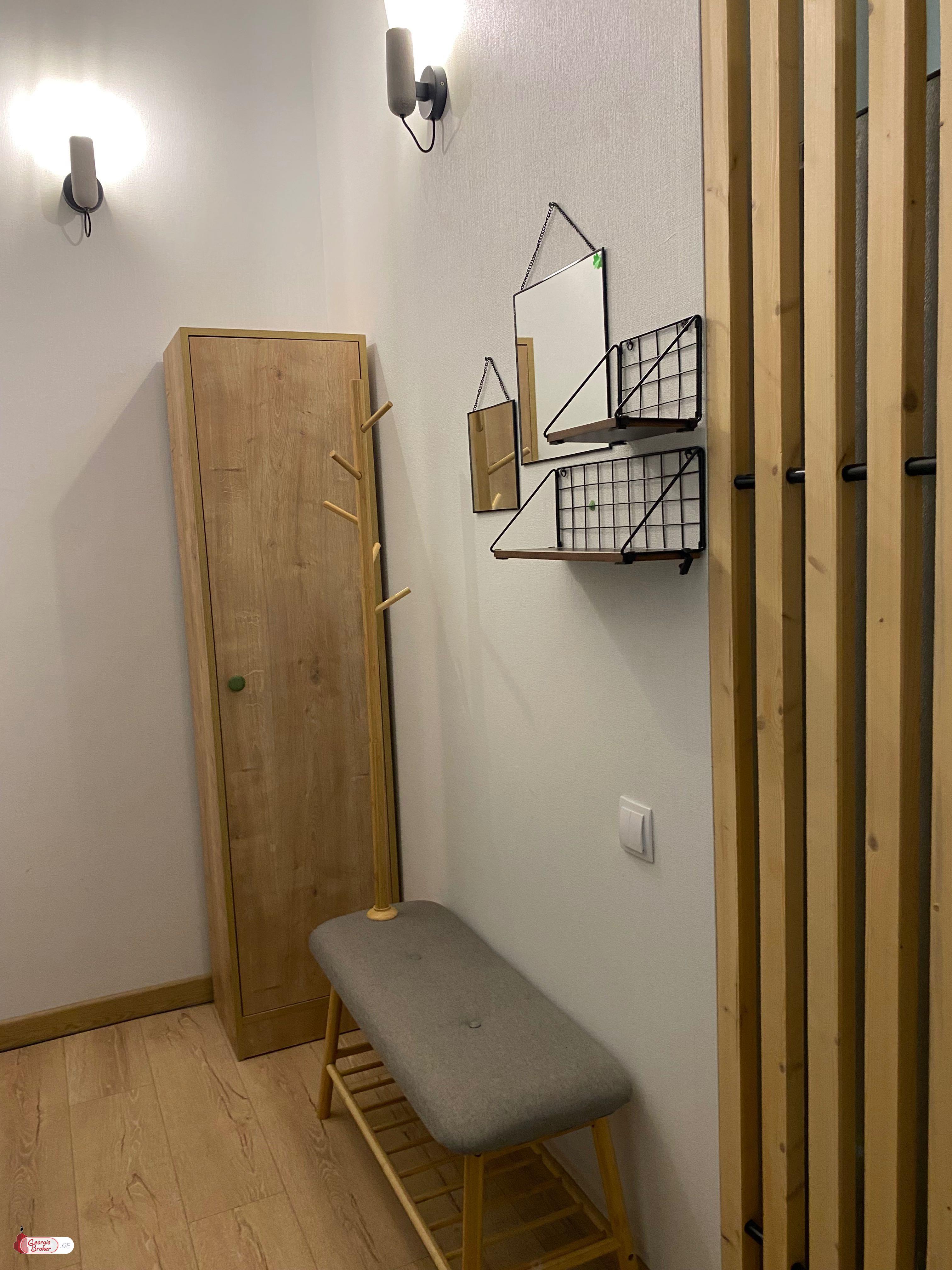 продается квартира с новым ремонтом 3-комнаты