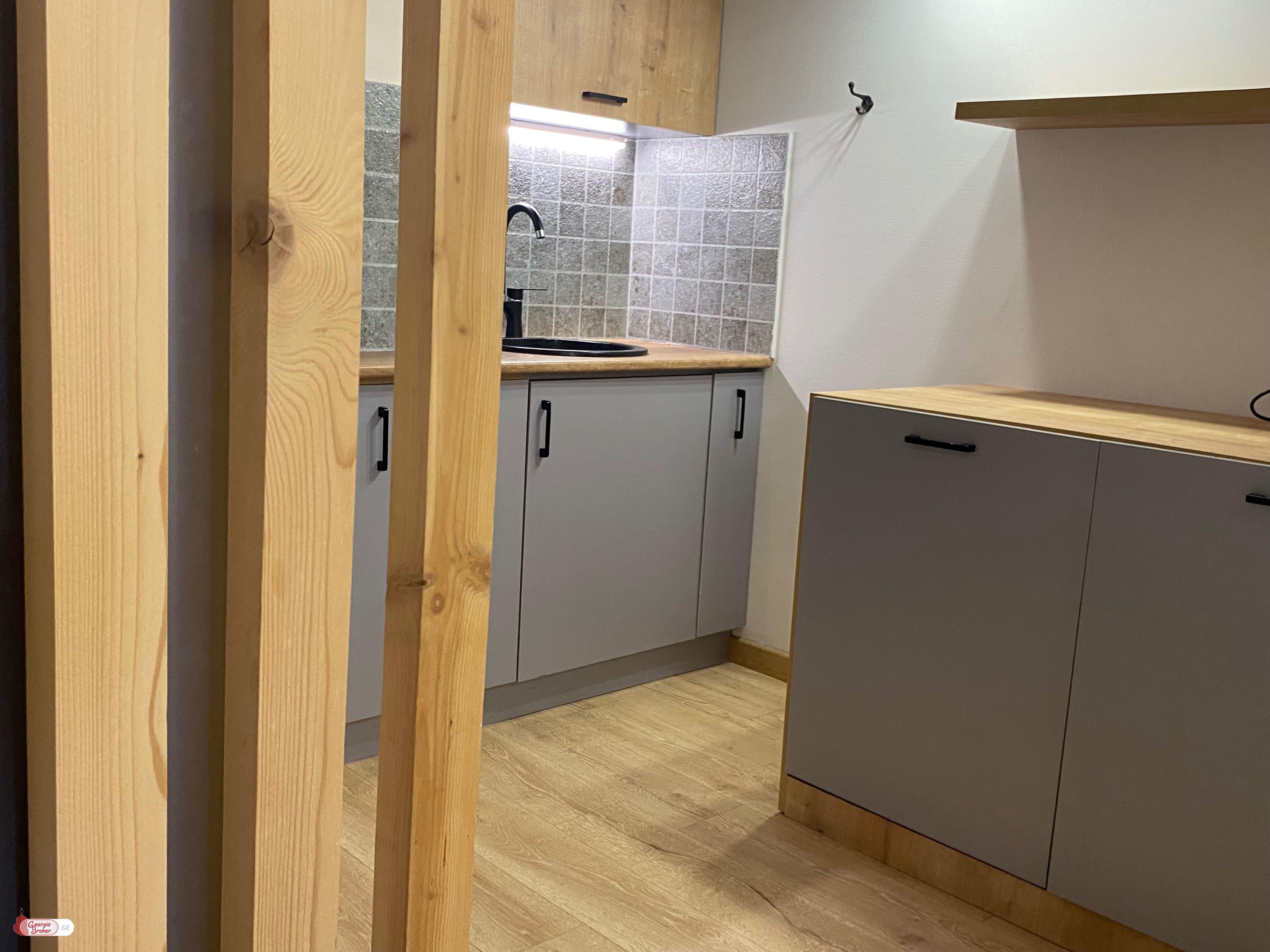 продается квартира с новым ремонтом 3-комнаты