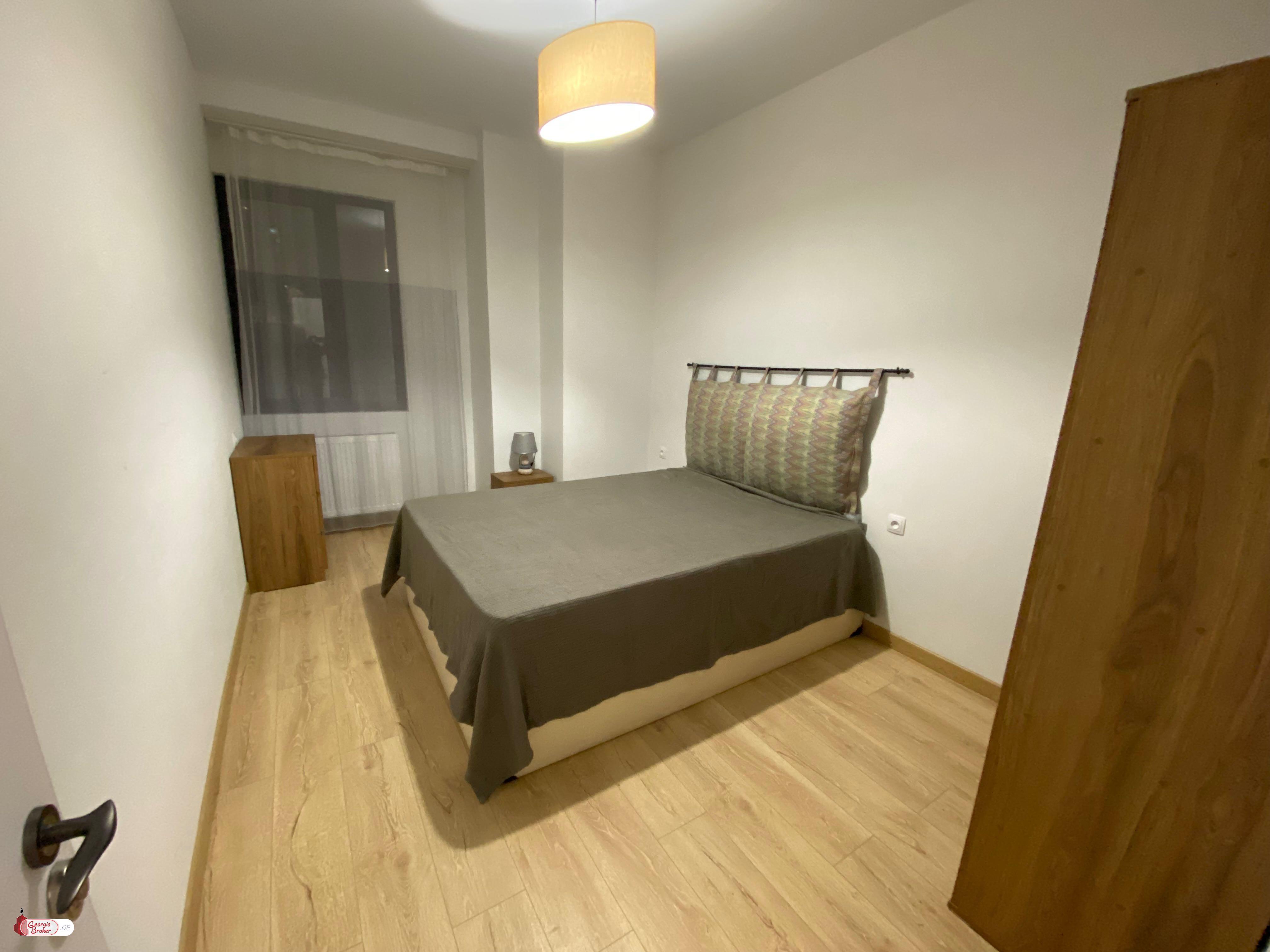 продается квартира с новым ремонтом 3-комнаты