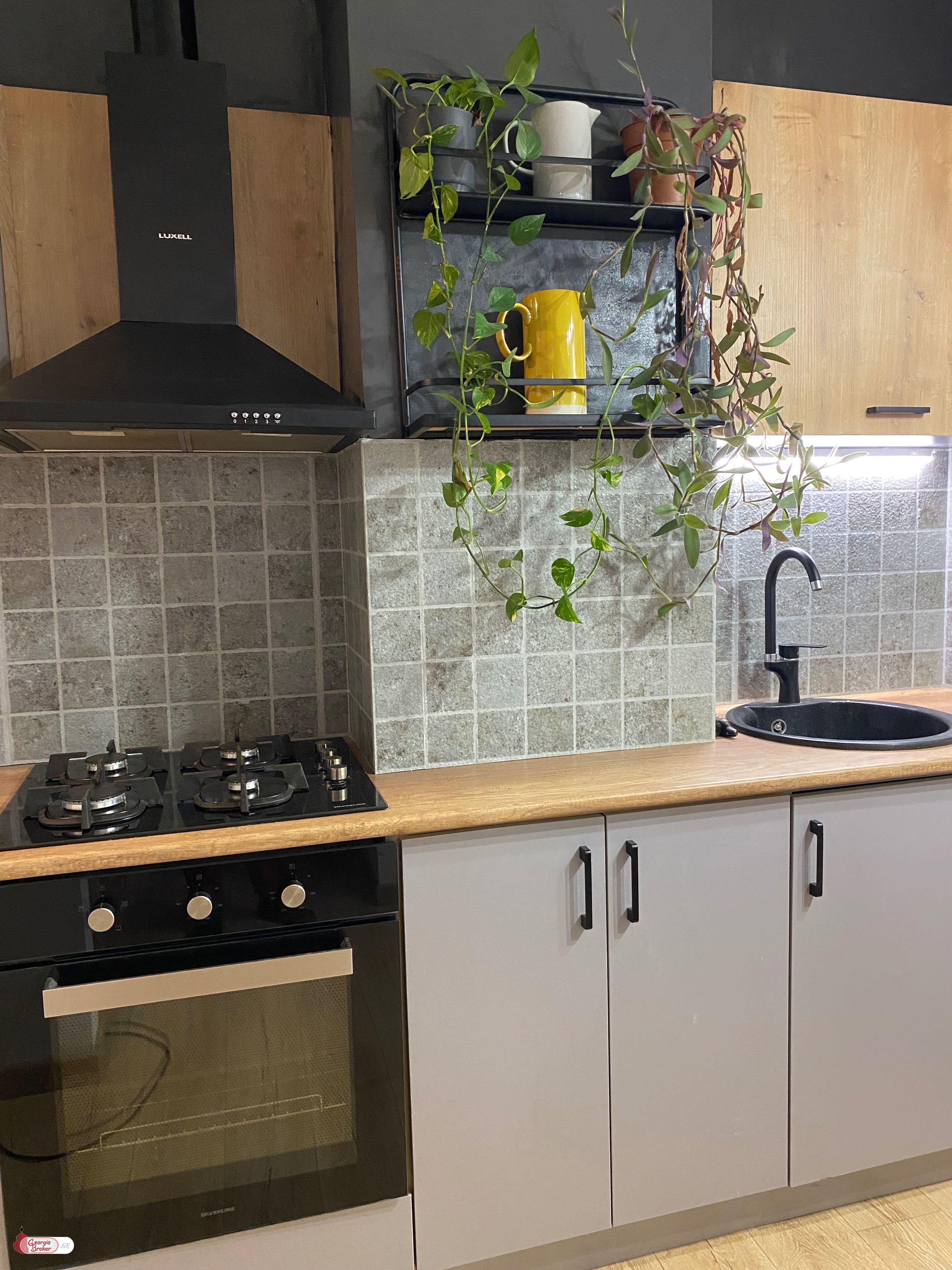 продается квартира с новым ремонтом 3-комнаты