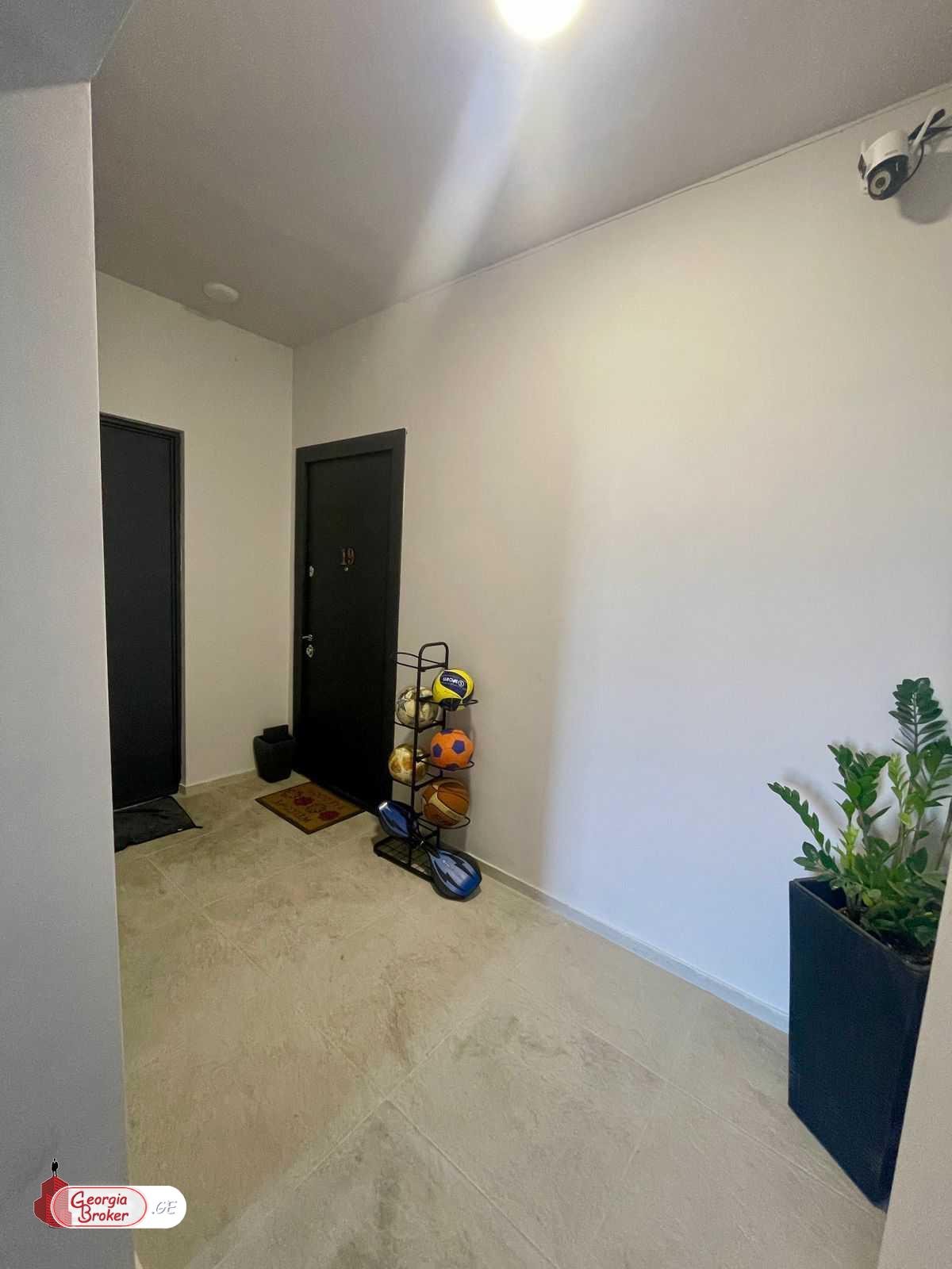 იყიდება ახალი გარემონტებული 4 ოთახიანი ბინა