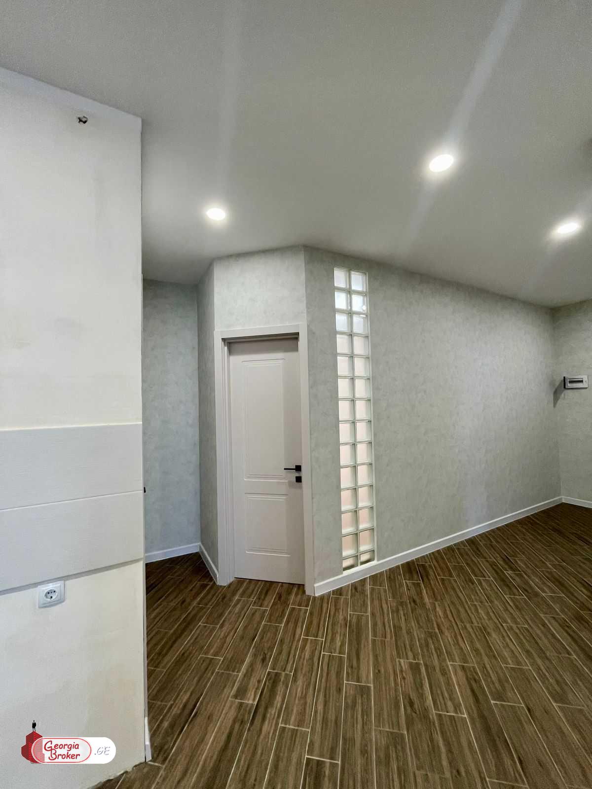 იყიდება ახალი გარემონტებული 4 ოთახიანი ბინა