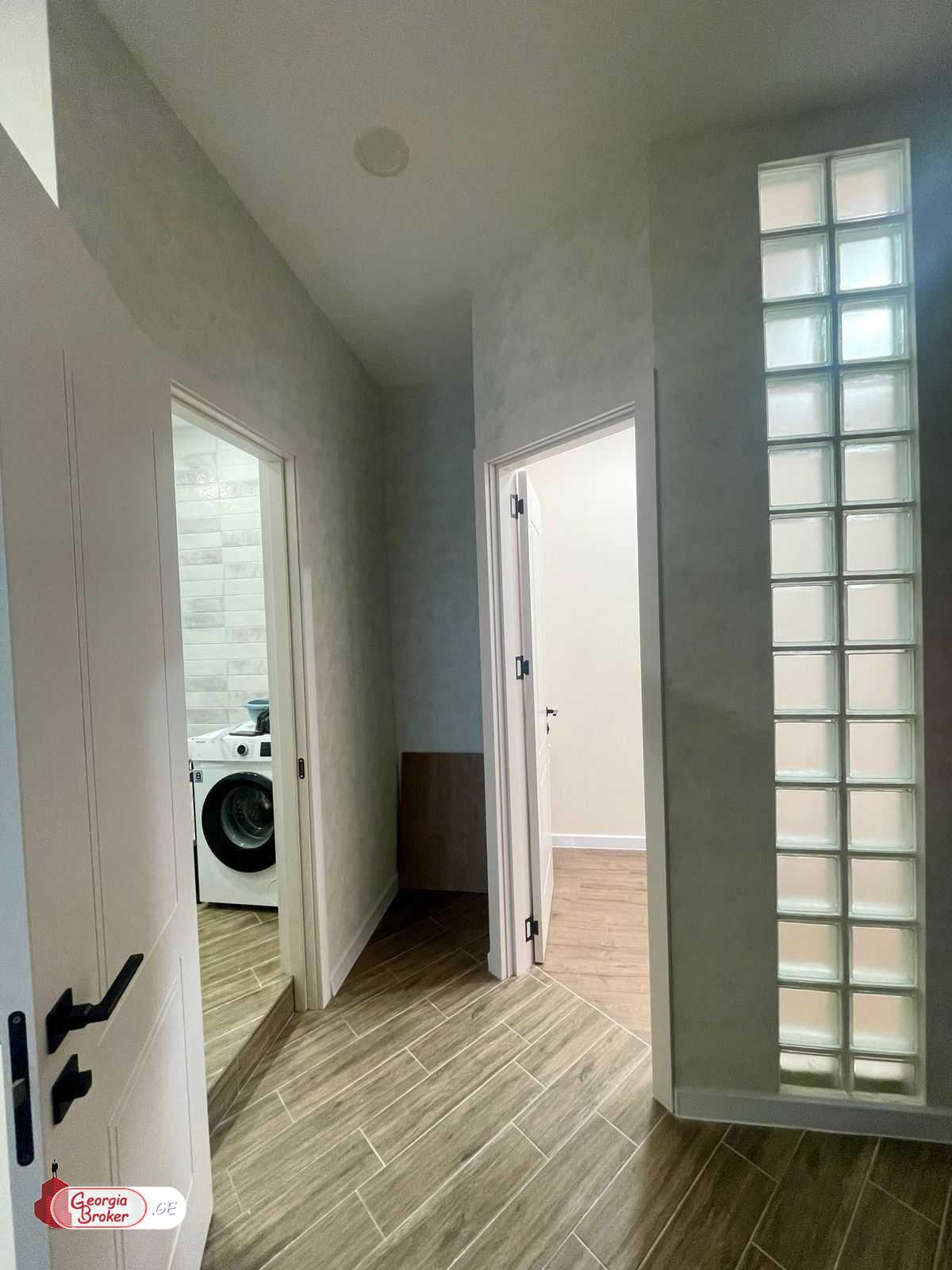 იყიდება ახალი გარემონტებული 4 ოთახიანი ბინა