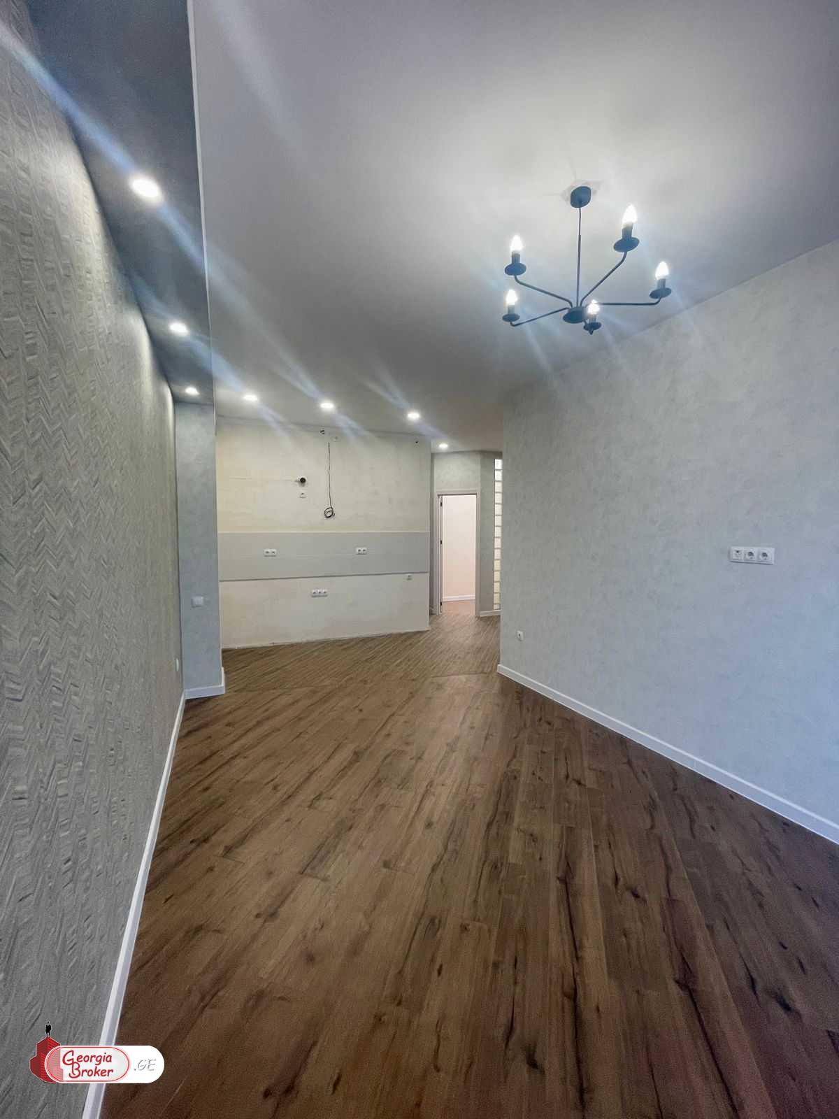 იყიდება ახალი გარემონტებული 4 ოთახიანი ბინა