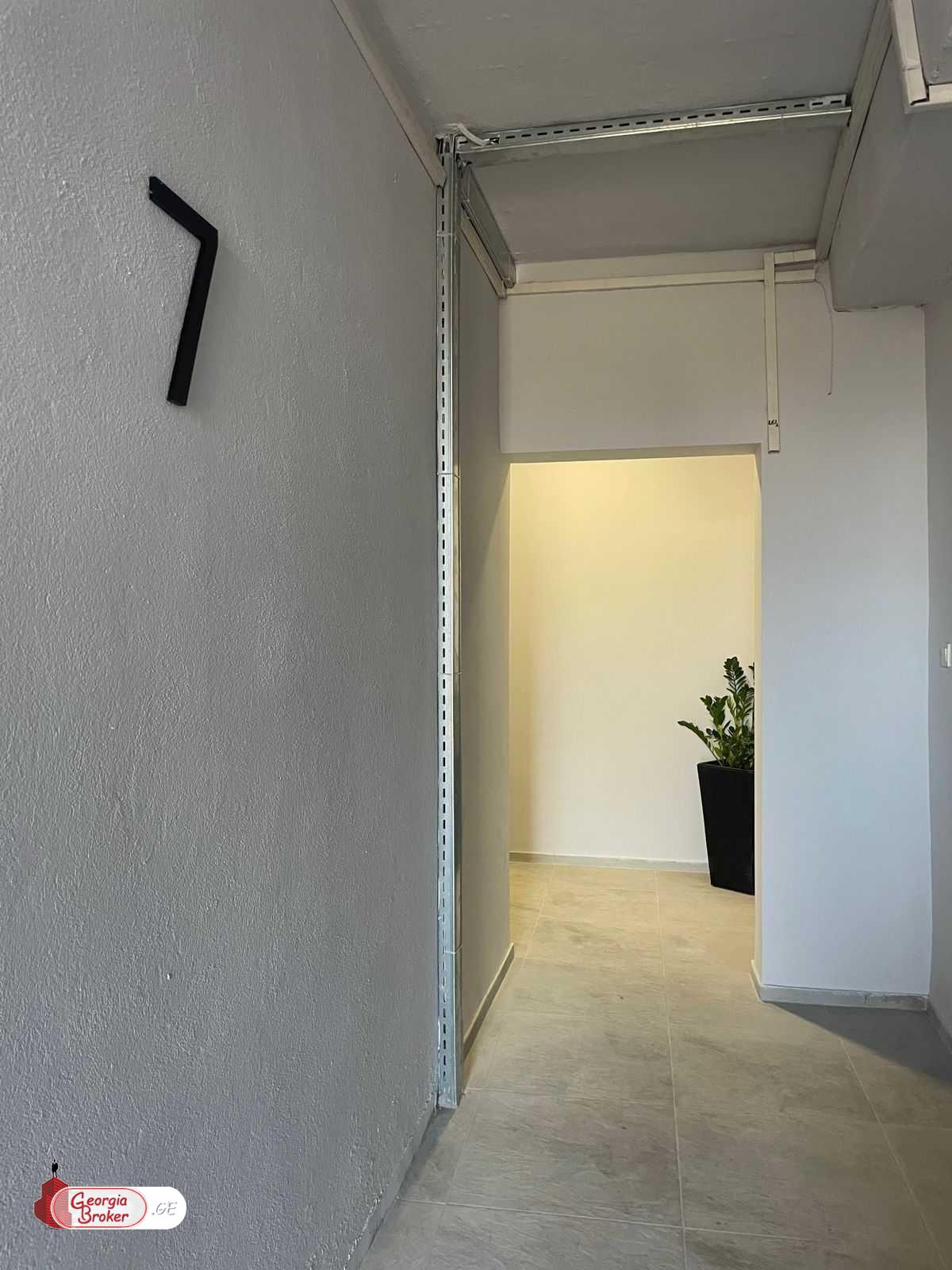 იყიდება ახალი გარემონტებული 4 ოთახიანი ბინა