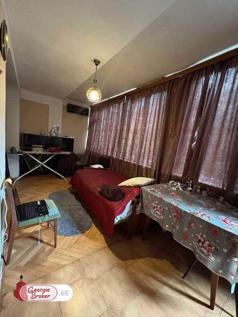 продается квартира с новым ремонтом 5-комнат