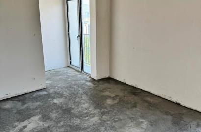 იყიდება ახალი აშენებული 2 ოთახიანი ბინა