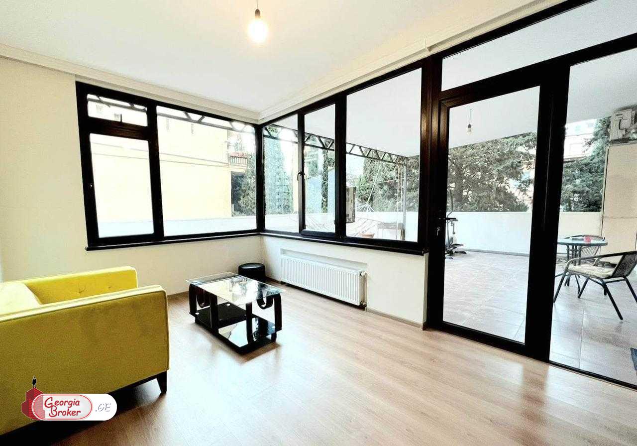 იყიდება ახალი გარემონტებული 6 ოთახიანი ბინა