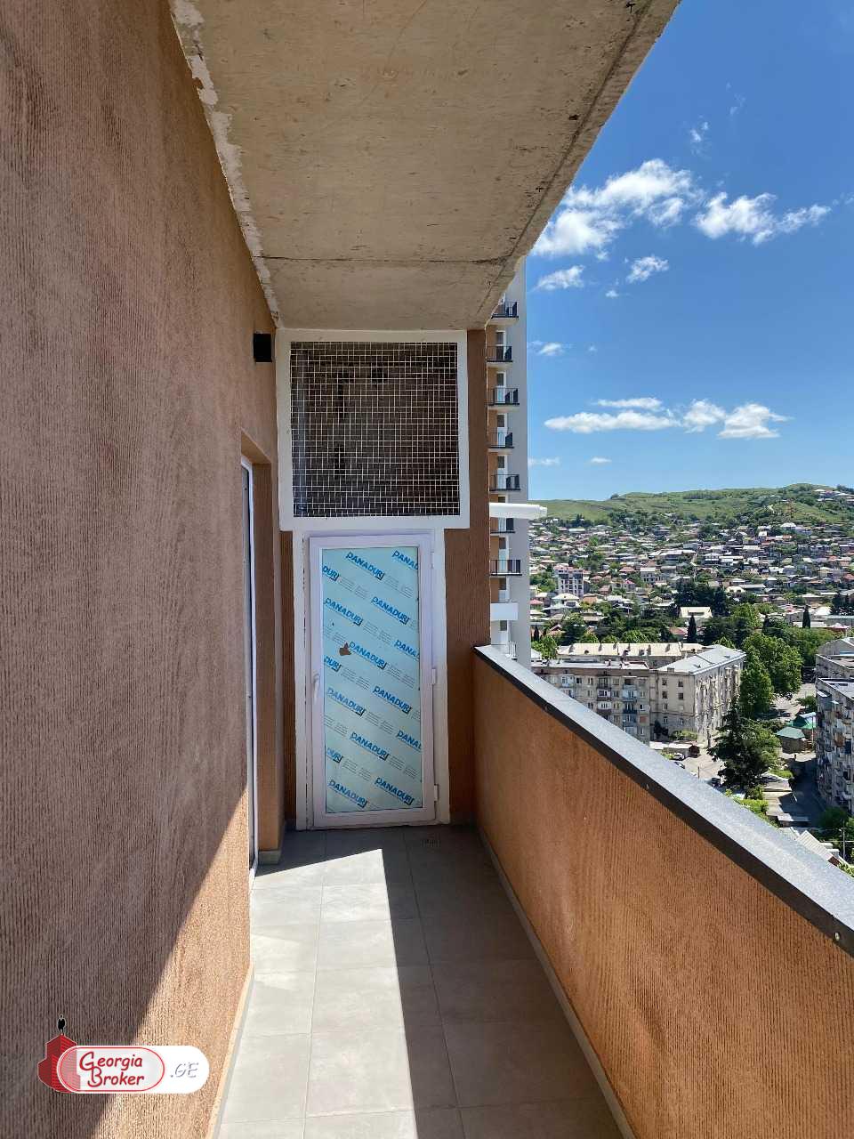 იყიდება ახალი გარემონტებული 3 ოთახიანი ბინა