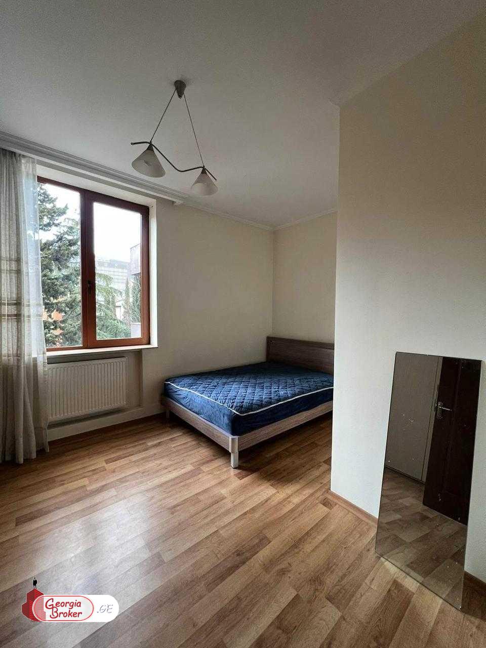 იყიდება ახალი გარემონტებული 6 ოთახიანი ბინა