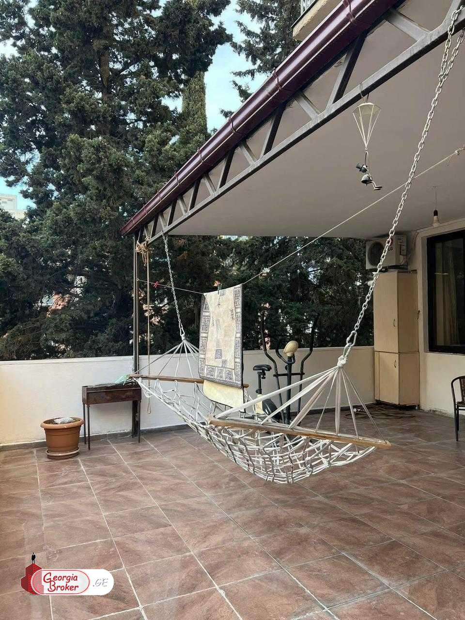 იყიდება ახალი გარემონტებული 6 ოთახიანი ბინა