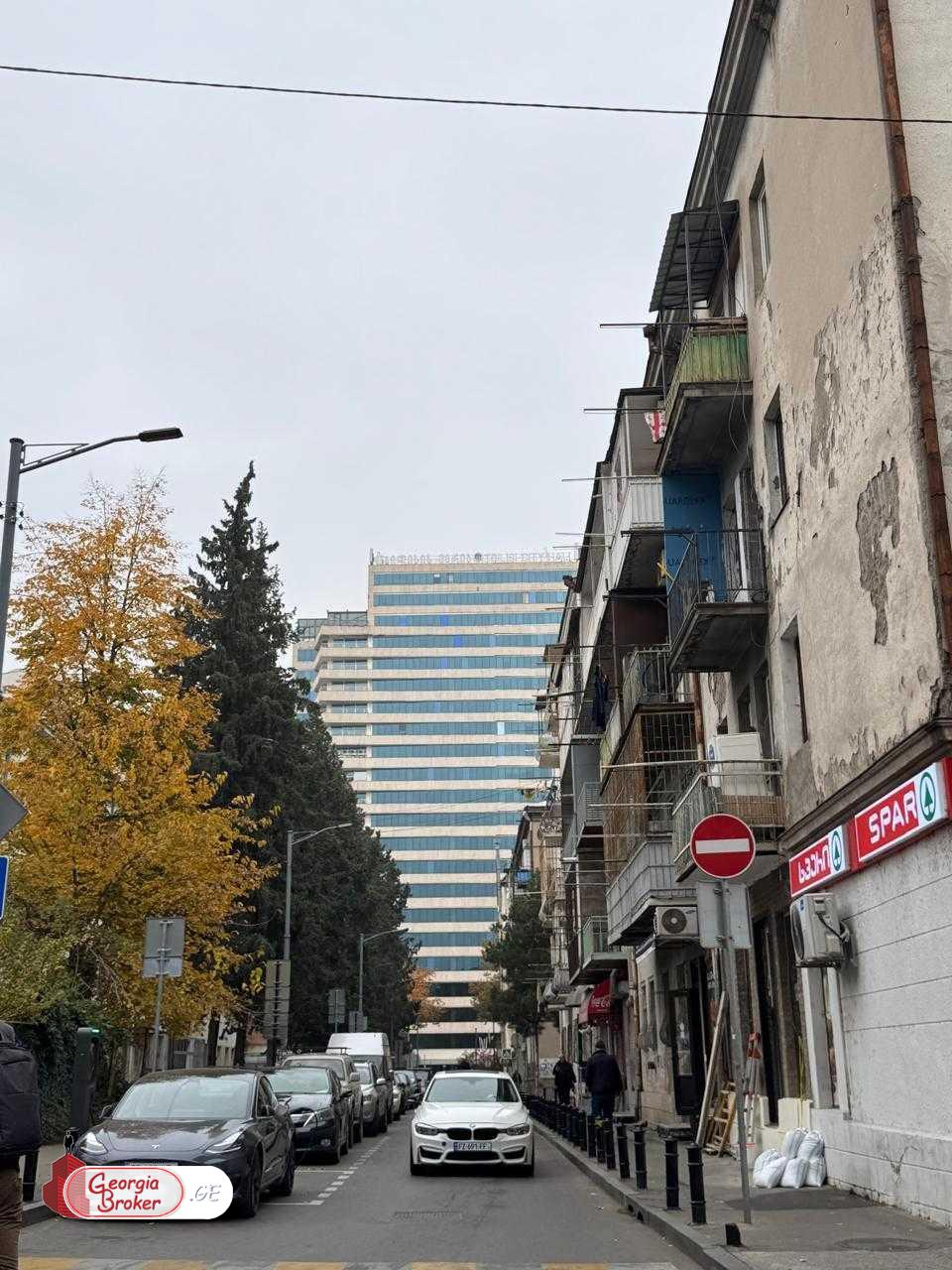 იყიდება ძველი გარემონტებული 3 ოთახიანი ბინა