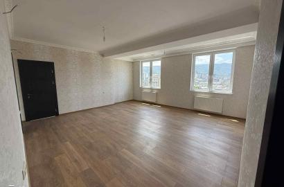 продается квартира с новым ремонтом 4-комнаты