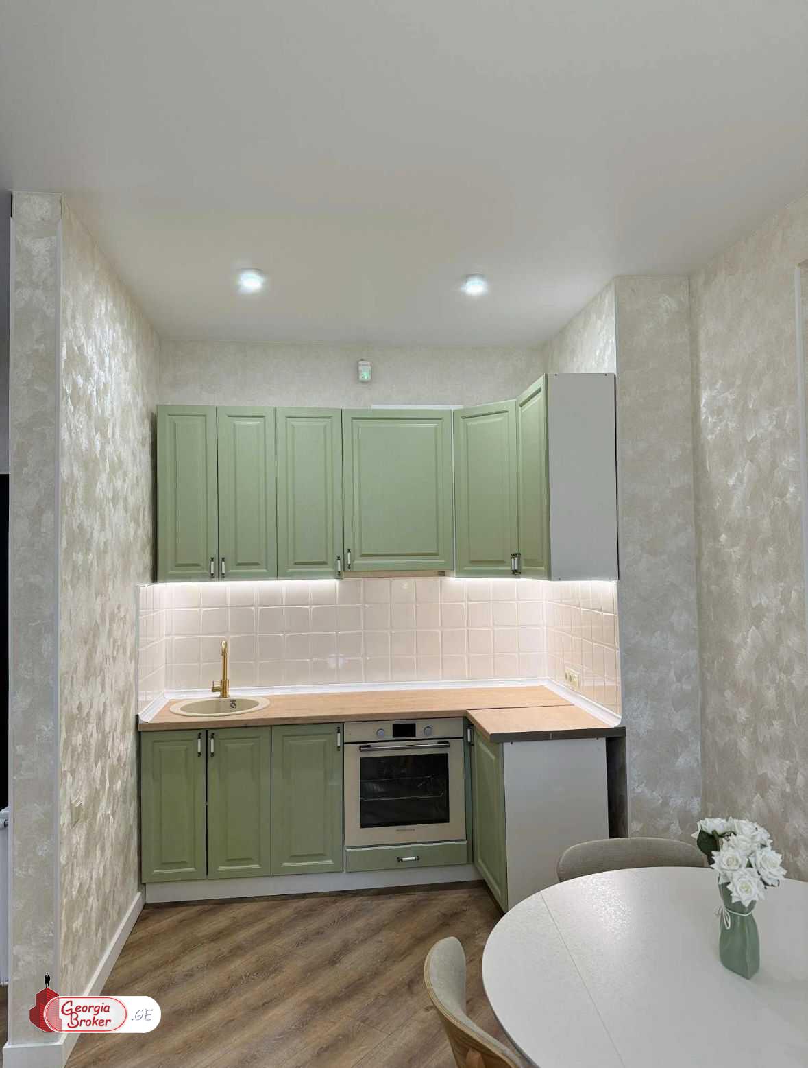 продается квартира с новым ремонтом 2-комнаты