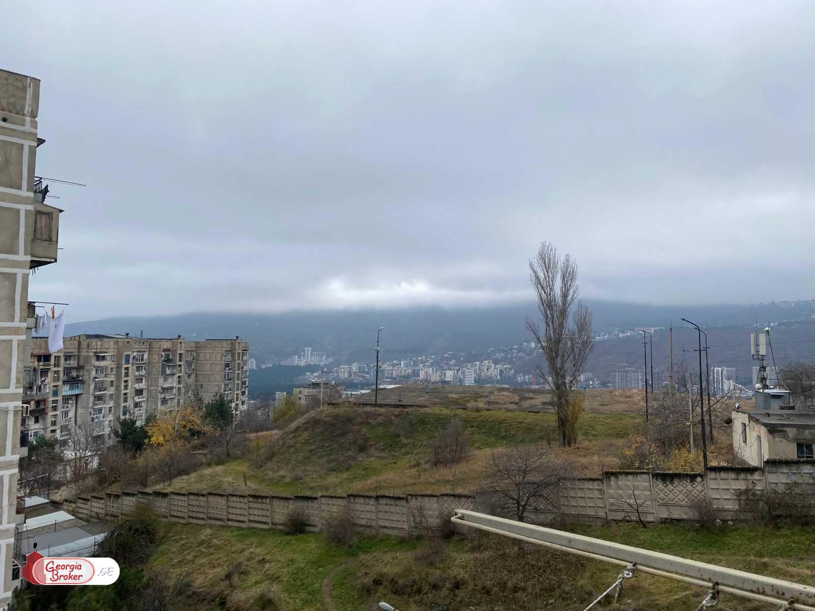 იყიდება ძველი გარემონტებული 3 ოთახიანი ბინა