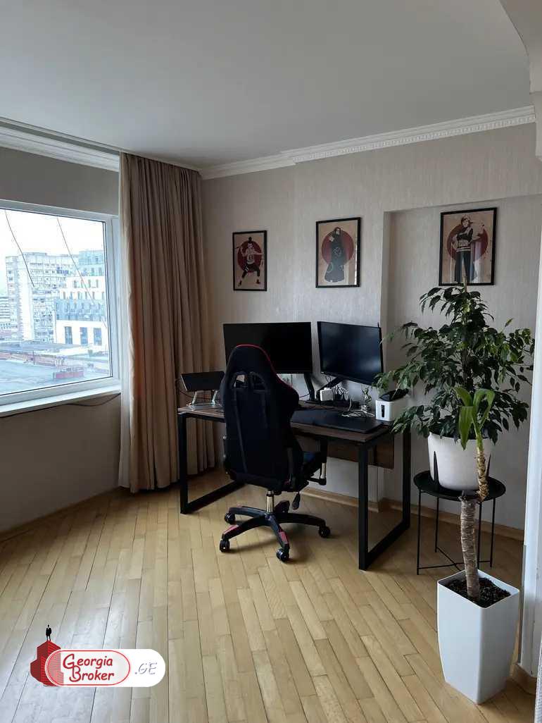 იყიდება ახალი გარემონტებული 4 ოთახიანი ბინა