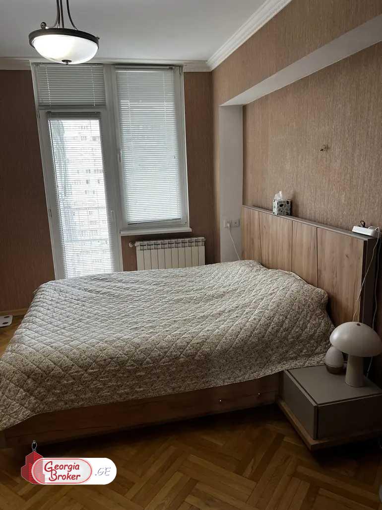 იყიდება ახალი გარემონტებული 4 ოთახიანი ბინა