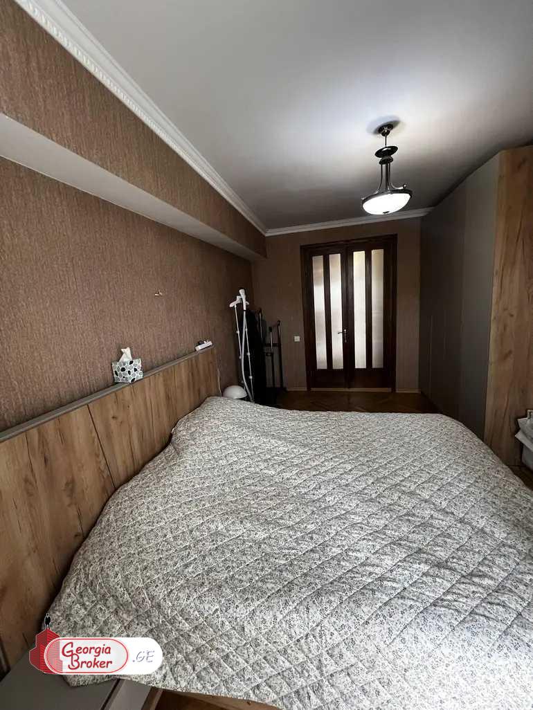 იყიდება ახალი გარემონტებული 4 ოთახიანი ბინა