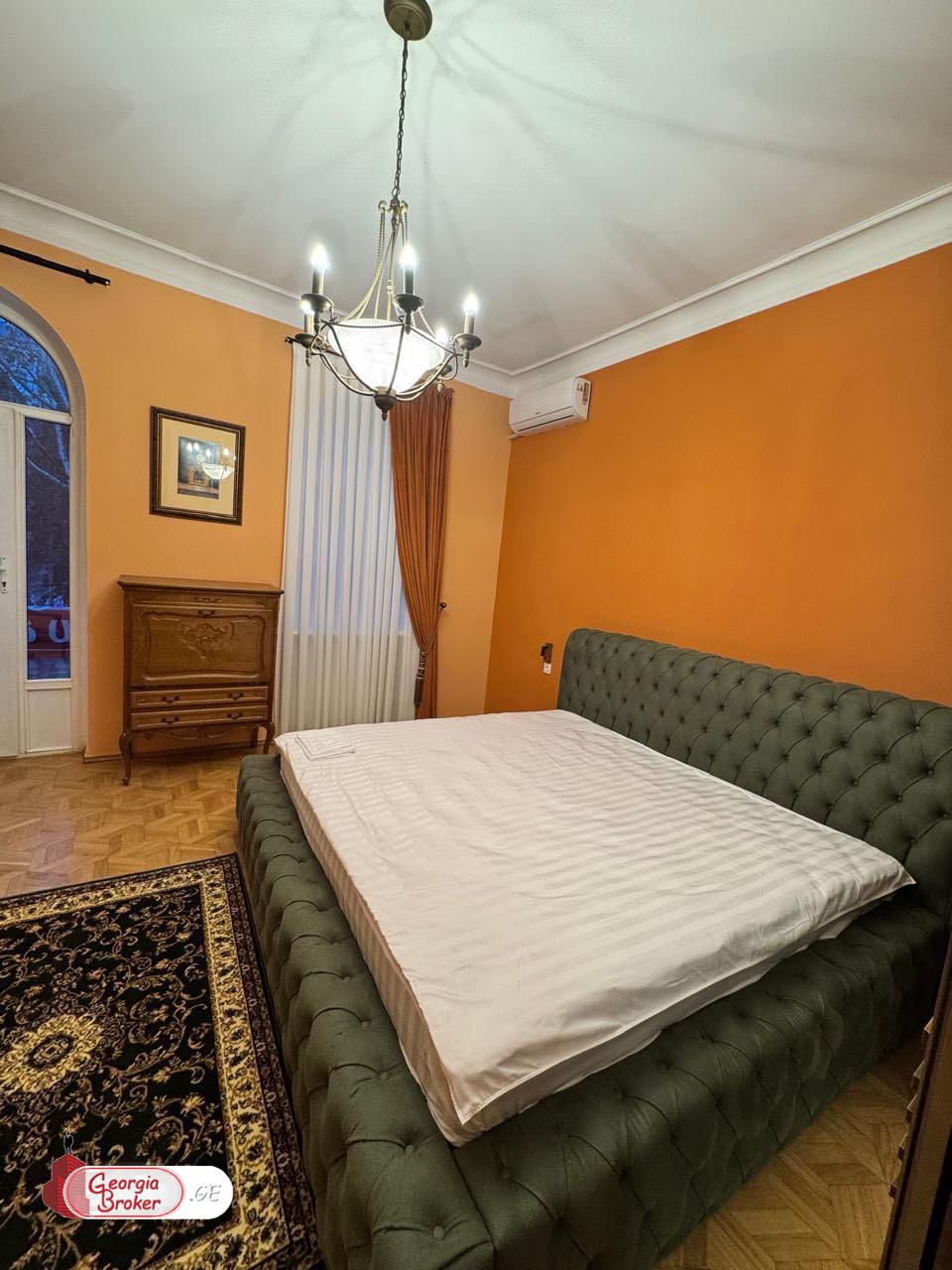 იყიდება ახალი გარემონტებული 5 ოთახიანი ბინა