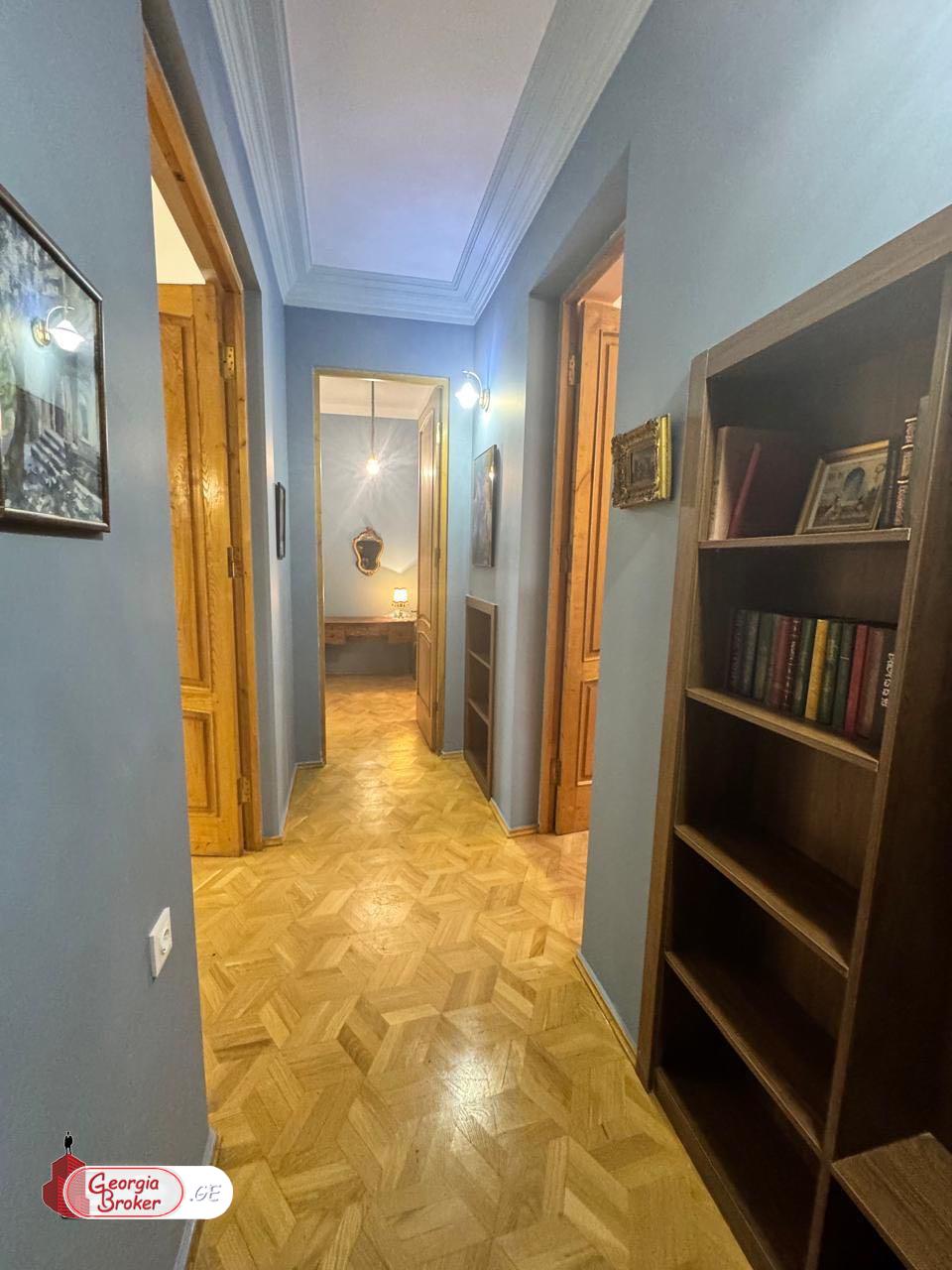 იყიდება ახალი გარემონტებული 5 ოთახიანი ბინა