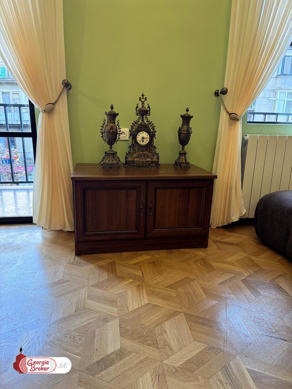 იყიდება ახალი გარემონტებული 5 ოთახიანი ბინა