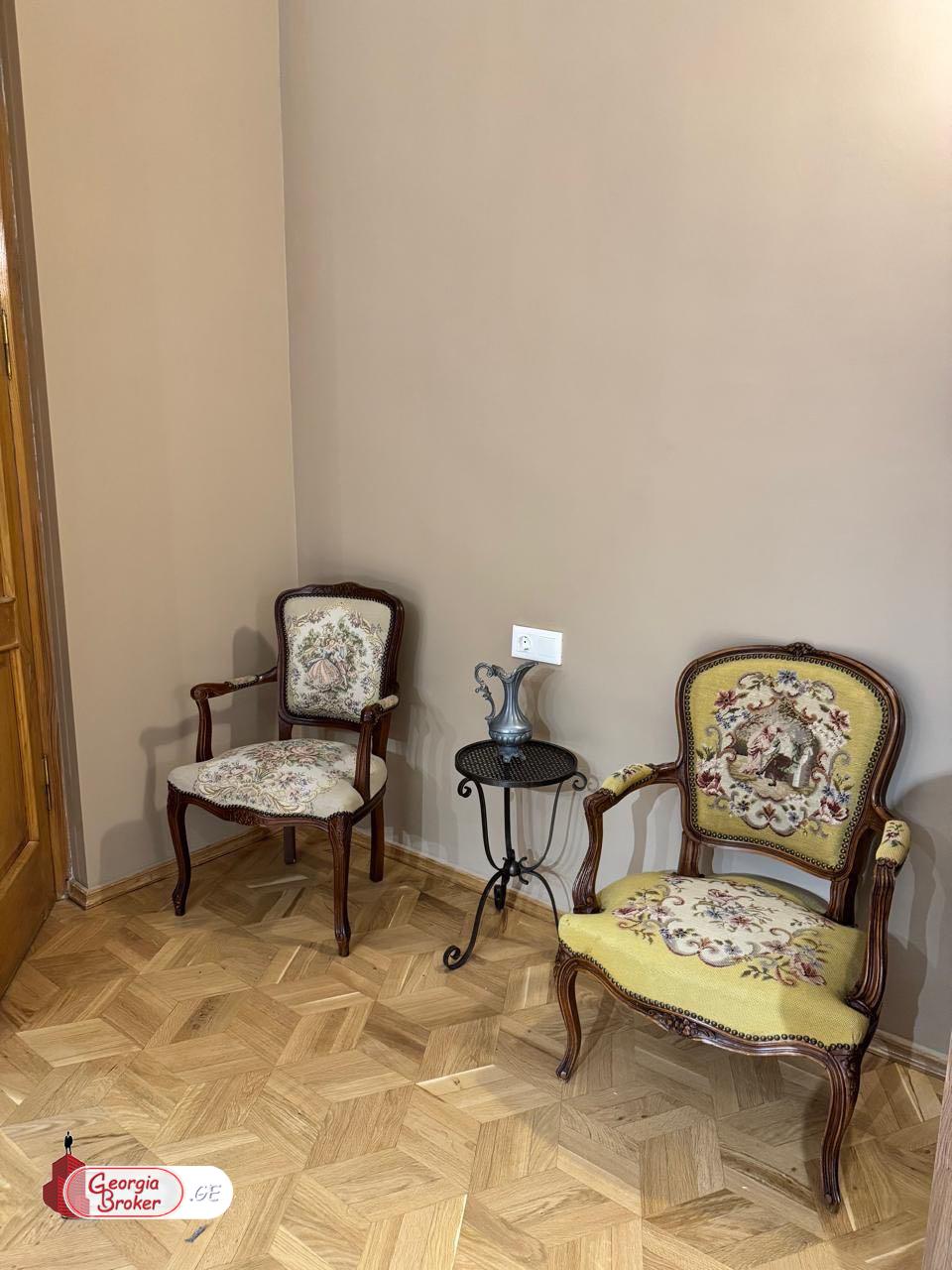 იყიდება ახალი გარემონტებული 5 ოთახიანი ბინა