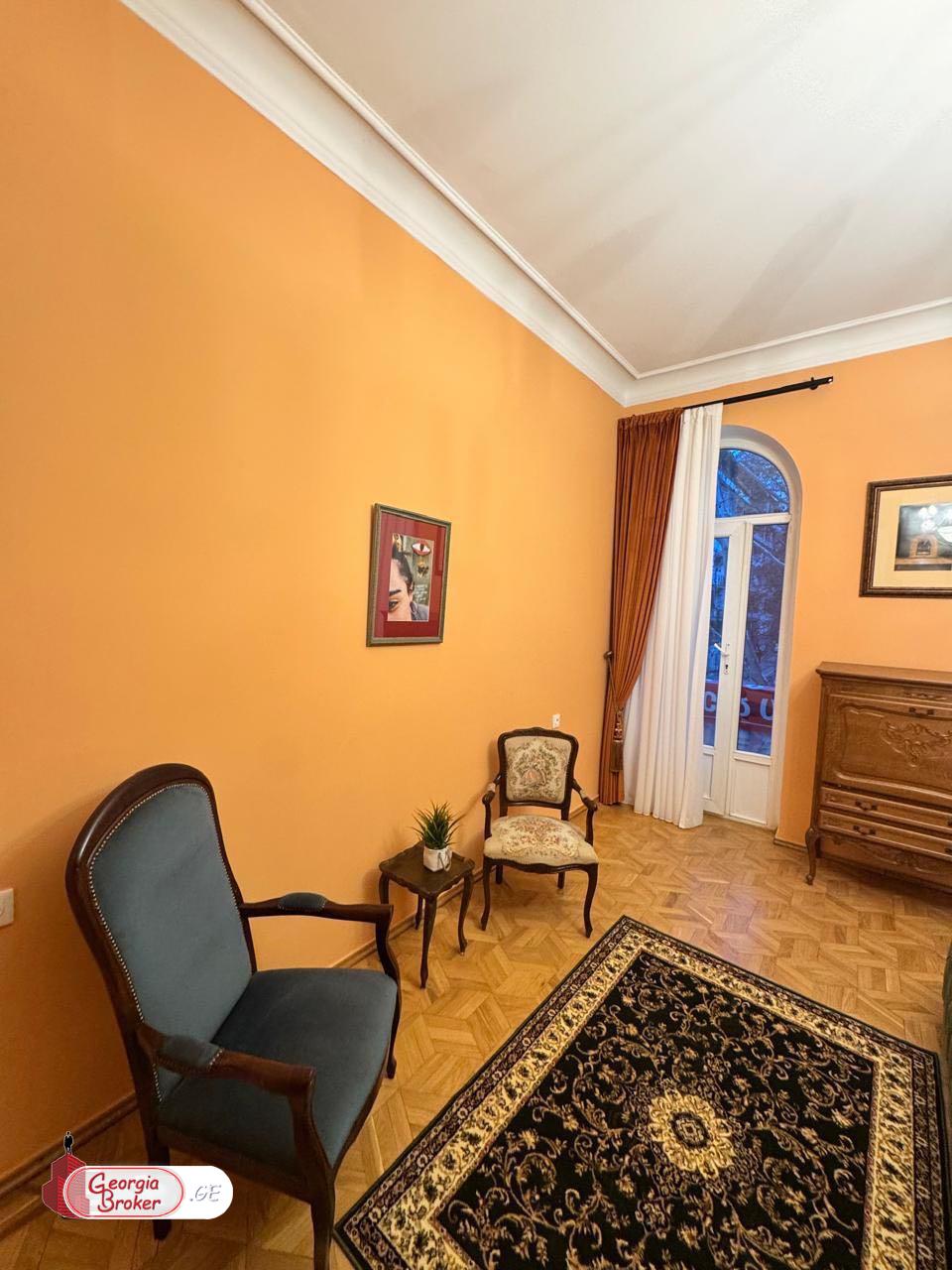 იყიდება ახალი გარემონტებული 5 ოთახიანი ბინა