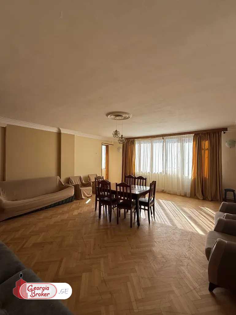 old repaired 5-room apartment for sale